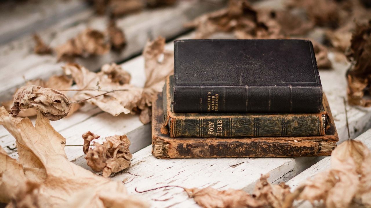 Old Books wallpaper in 1280x720 resolution