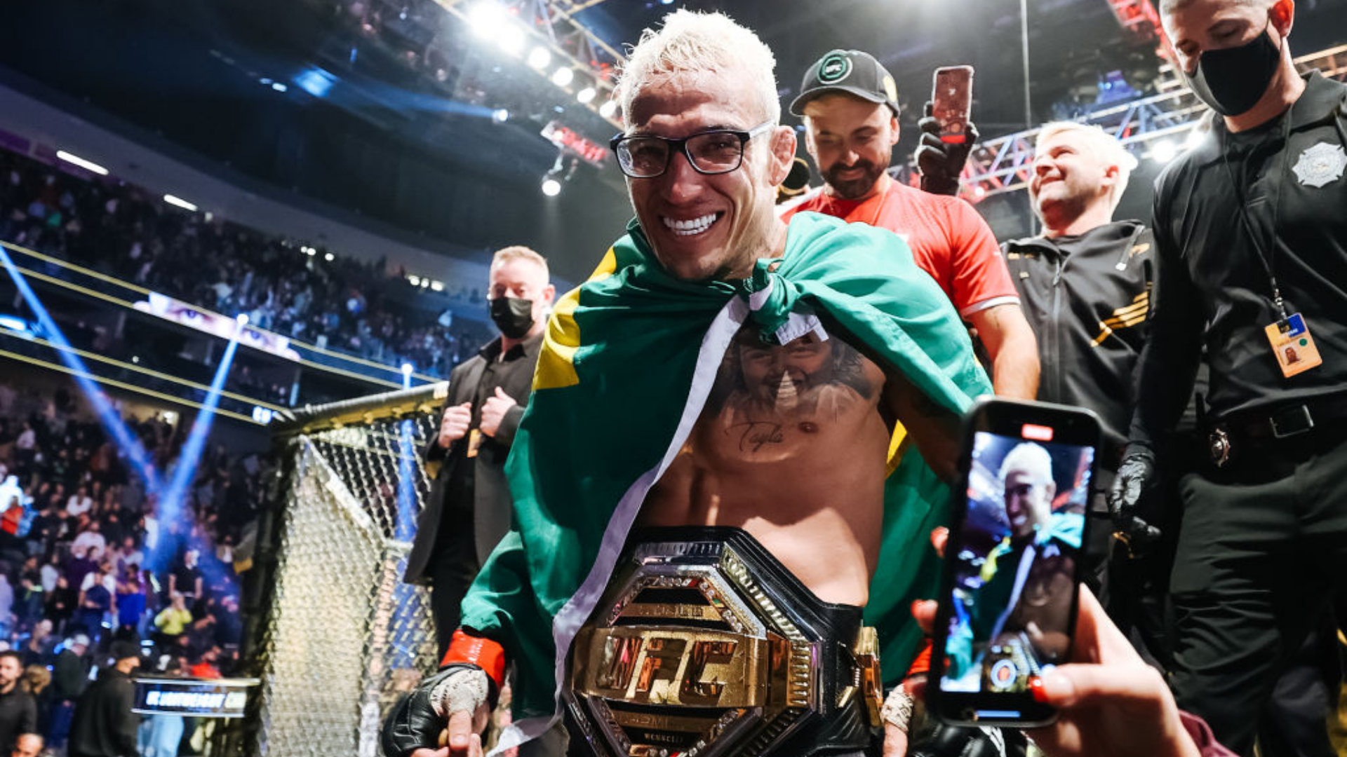 Charles do Bronx garante que luta contra McGregor vai acontecer