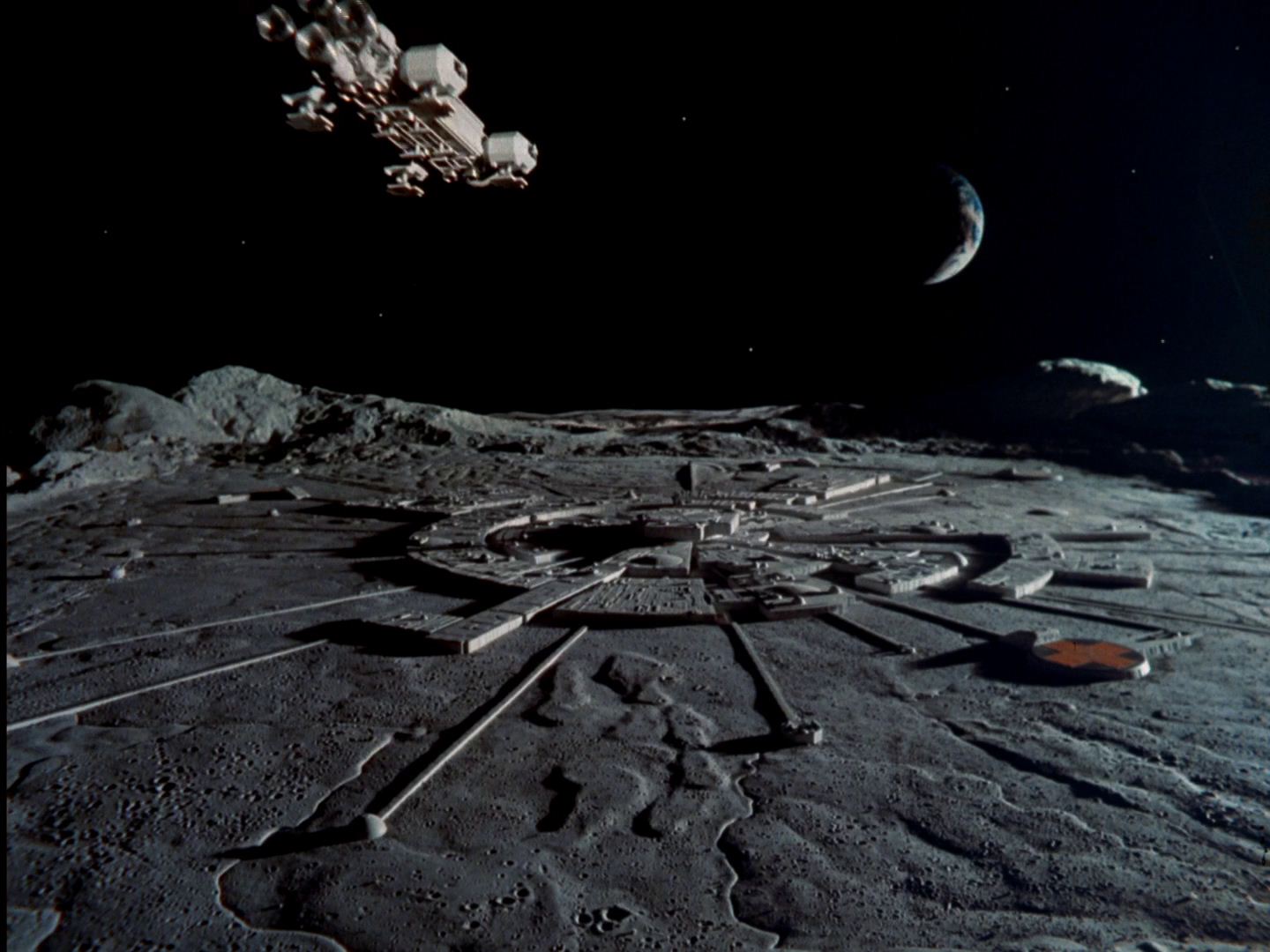 Освоение ресурсов луны. Колонизация Луны. Moonbase Alpha. Космическая станция на Луне. Поселение на Луне.