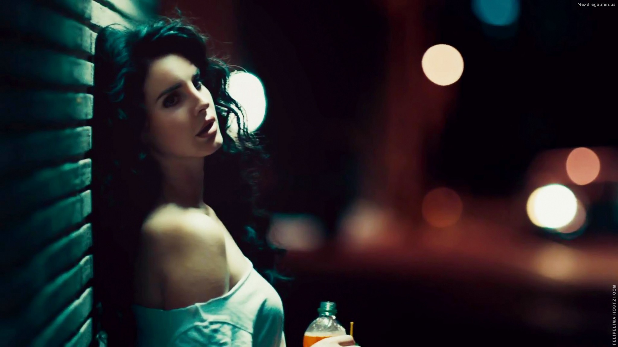 Lana Del Rey in the night Desktop wallpaper 640x480