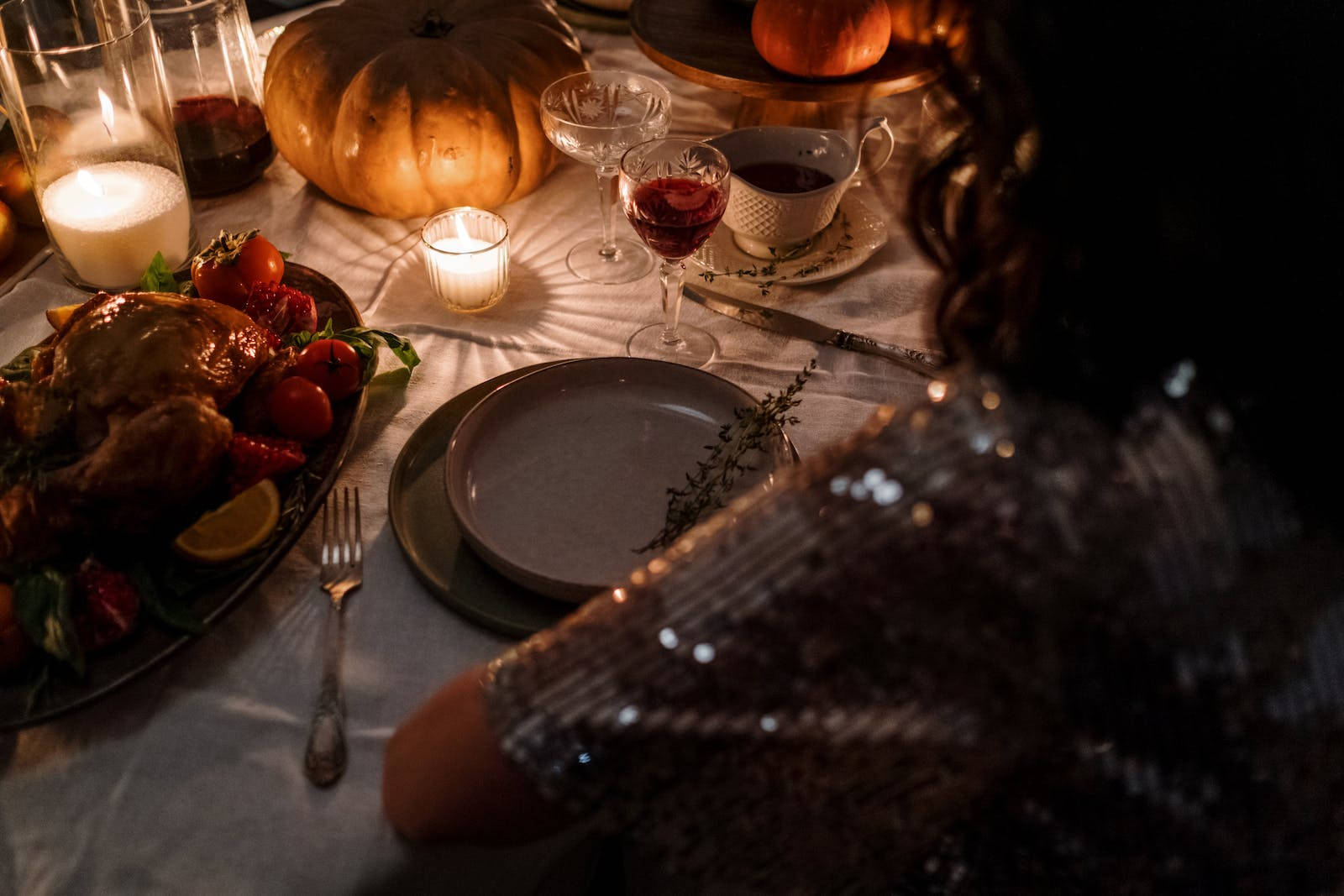 THANKSGIVING WALLPAPER THAT WILL MAKE YOUR DECORATIONS LIGHTUP LIKE A PERFECT FAMILY DINNER