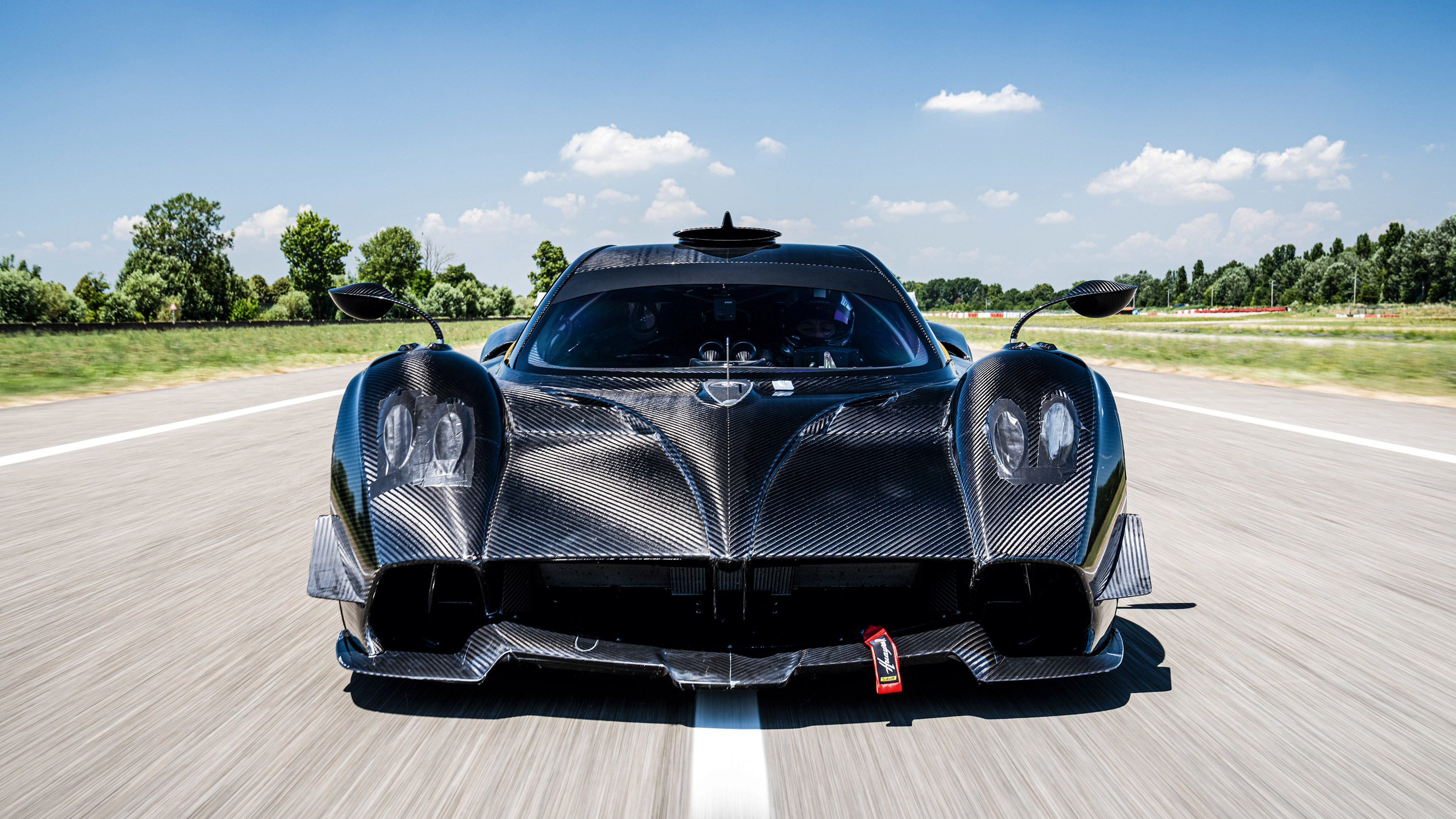 Pagani Huayra R goes testing on video: behind the scenes