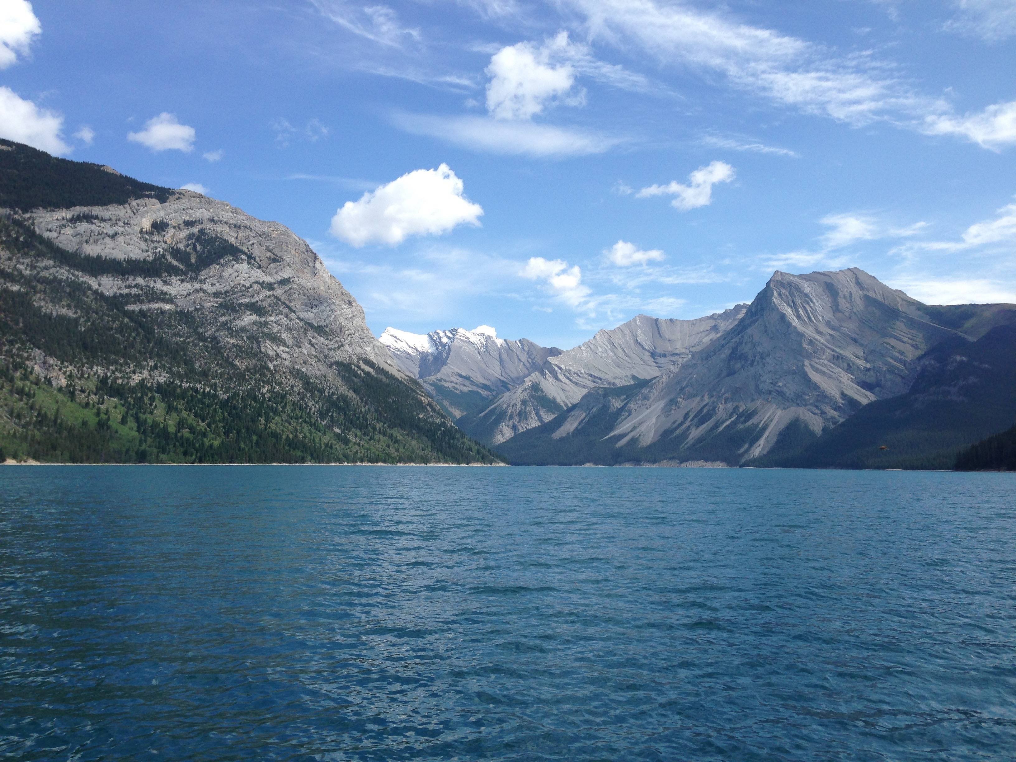 Lake Minnewanka Banff Alberta HD wallpaper