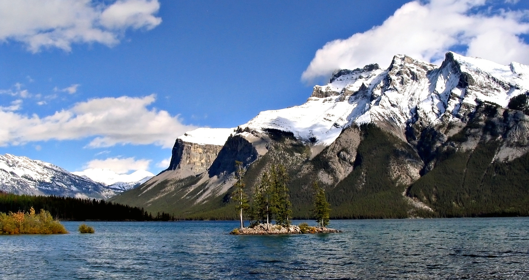 Lake Minnewanka Scenic landscape in Banff National Park, Alberta, Canada image Domain photo