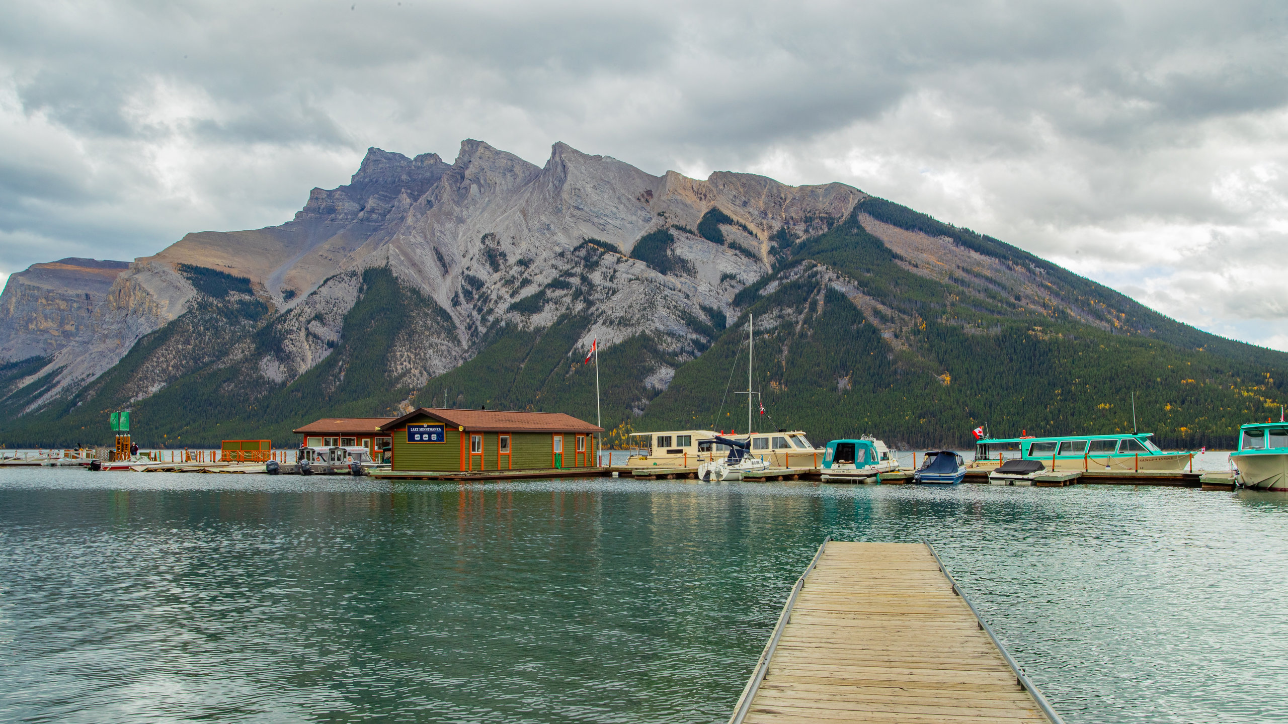 Lake Minnewanka Alberta Wallpapers - Wallpaper Cave