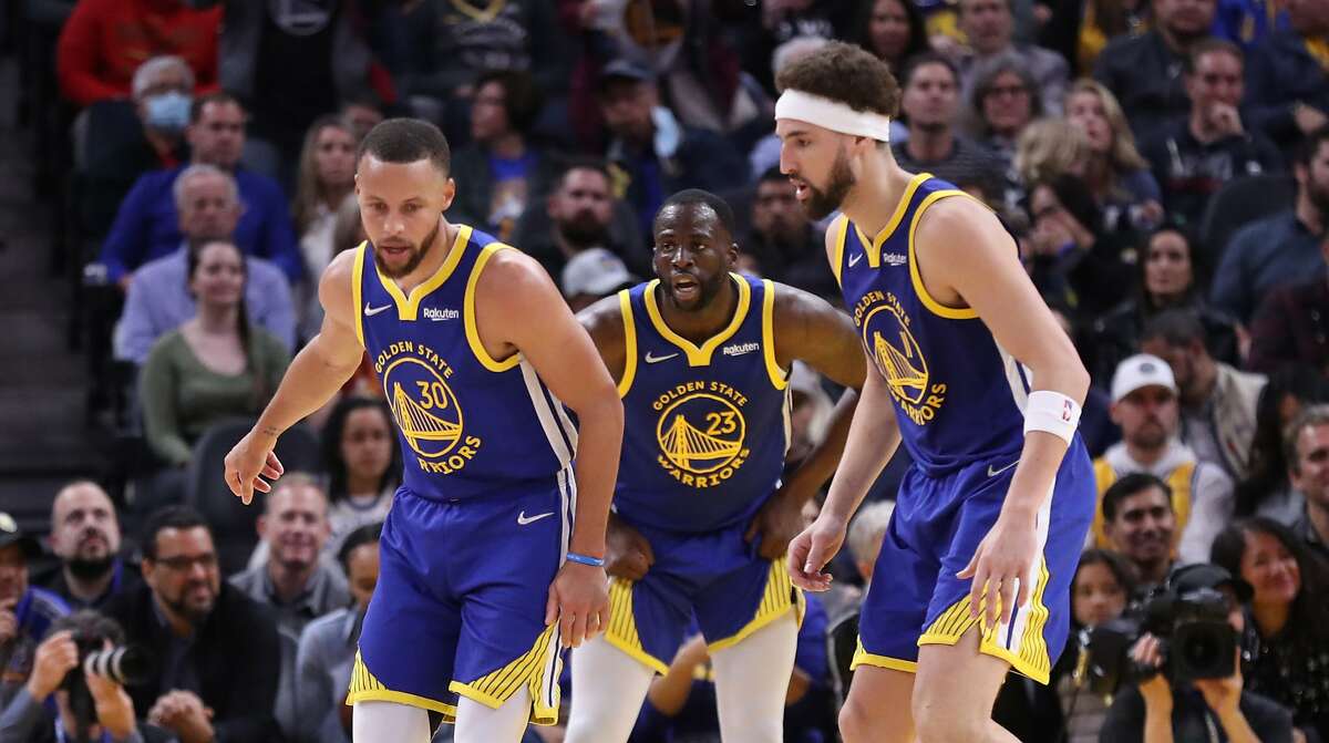 Which combos of Warriors' Steph Curry, Klay Thompson, Draymond Green fare the best?