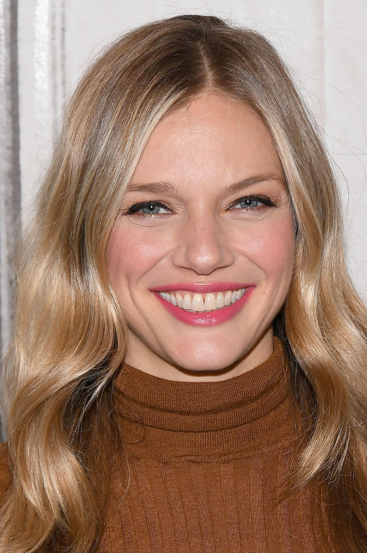 Tracy Spiridakos Wallpapers Wallpaper Cave