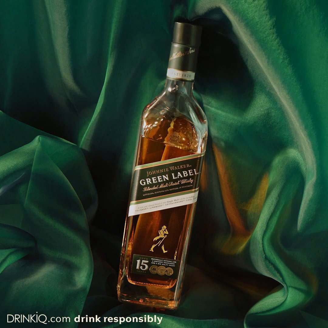 Johnnie Walker perfect green for this #StPatricksDay. #KeepWalking