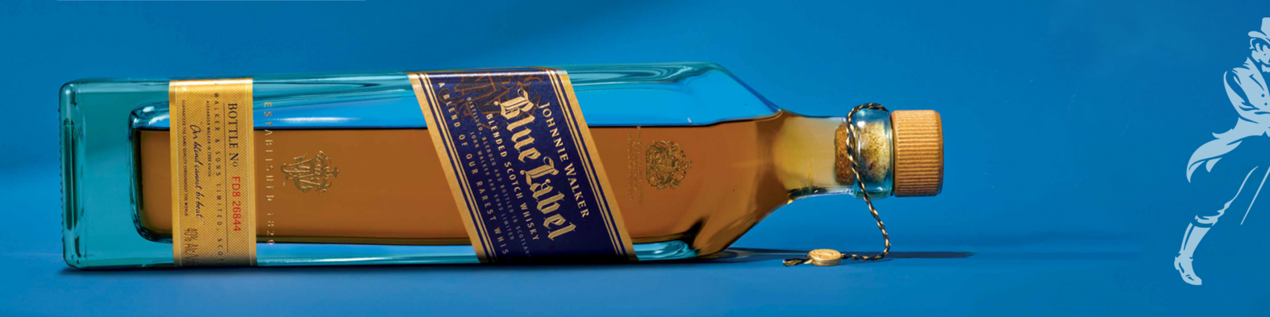 Джонни уокер нокаут. Виски Johnnie Walker 18. Блю лейбл в металлической коробке. Johnnie Walker Blue Label Gift Box 40% 1 l. Джон Уокер Блю лейбл маркировка на Донце бутылки.