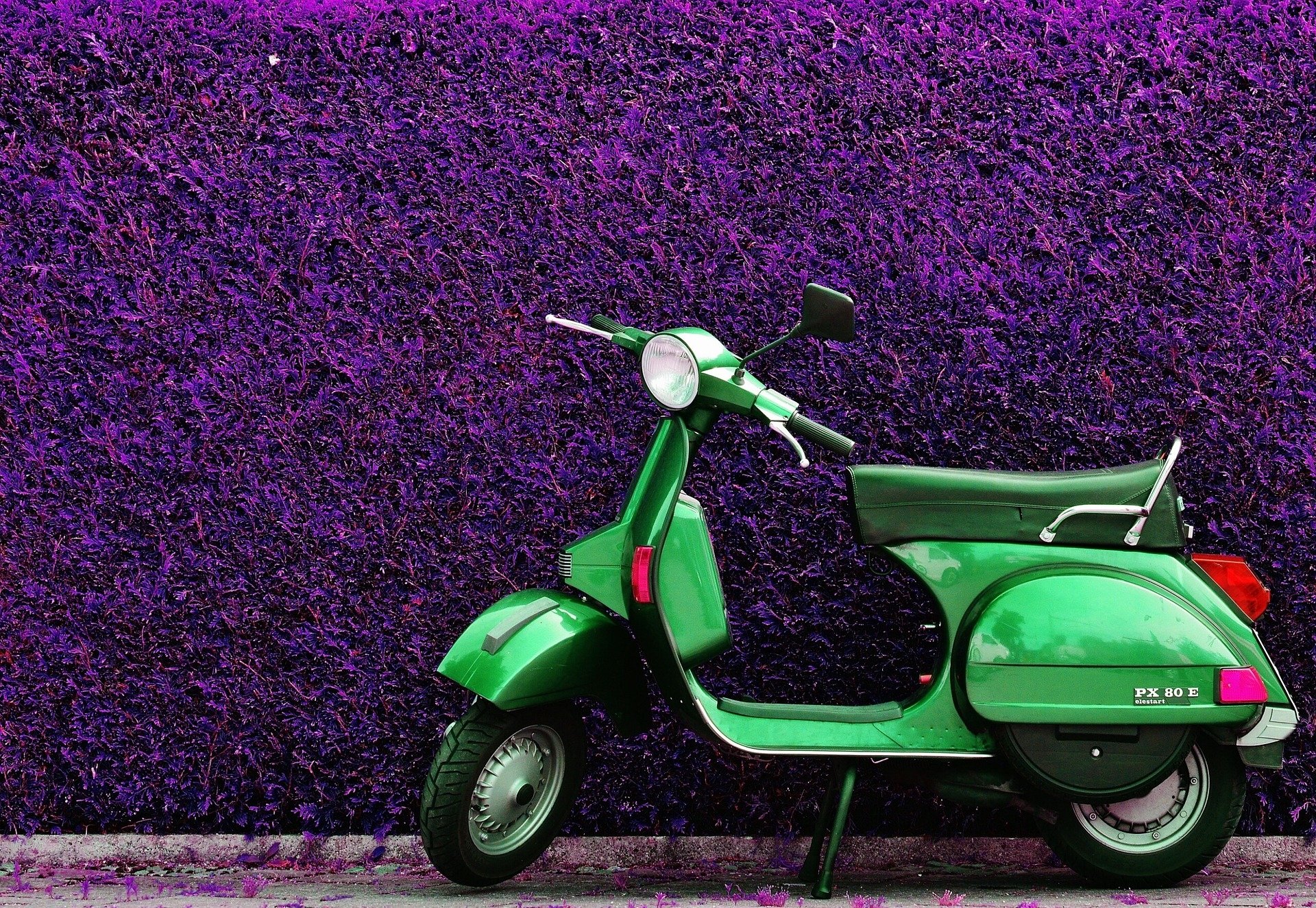 Green Vespa PX 80 E