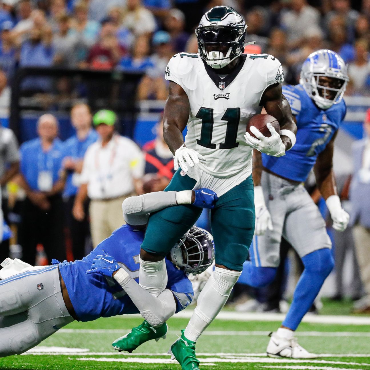 WR A.J. Brown sets Philadelphia Eagles receiving record in debut with team