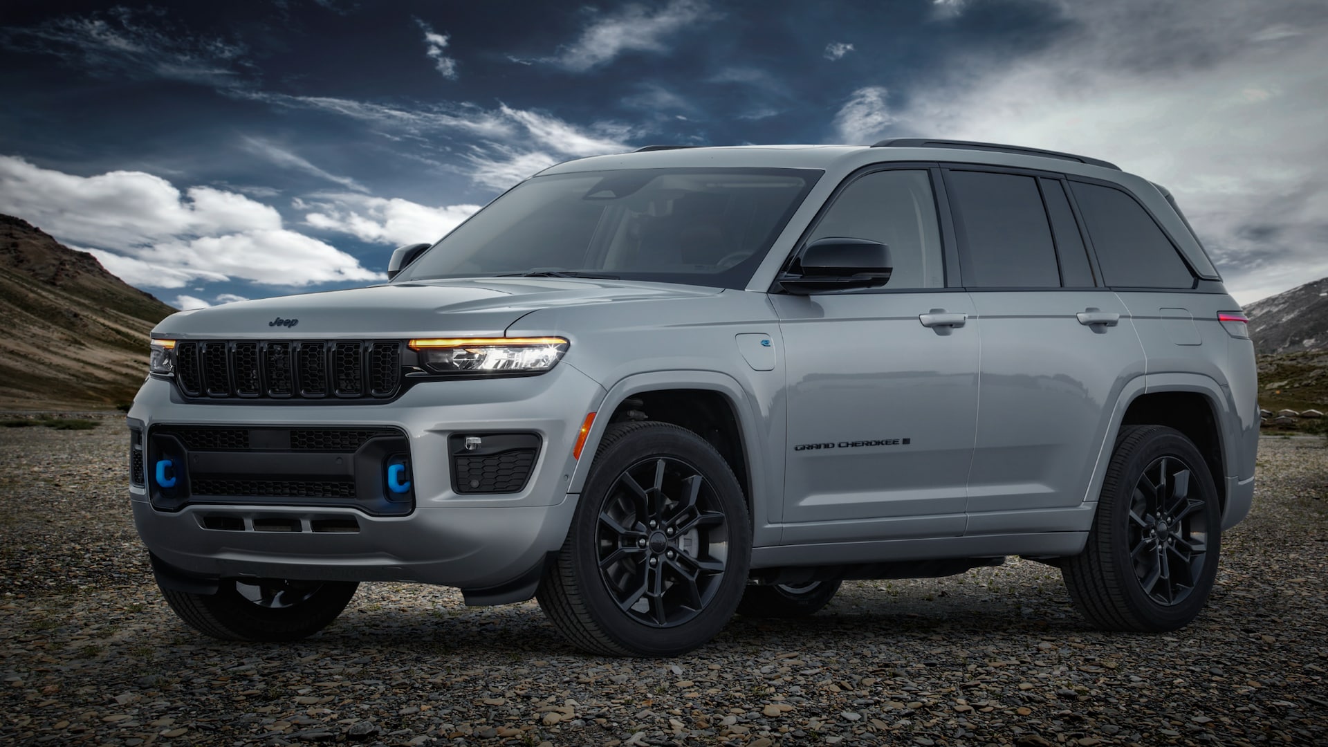 2023 Jeep Grand Cherokee 4xe 30th Anniversary Edition Celebrates Without Crashing Through a Window