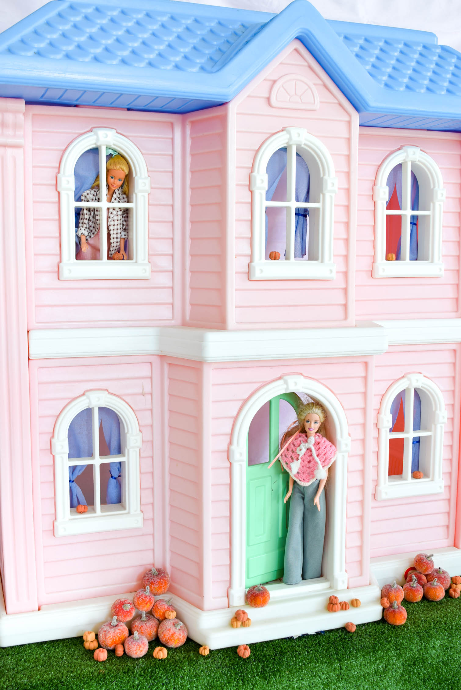 Fall Barbie Dream House Wallpaper Downloads • PMQ