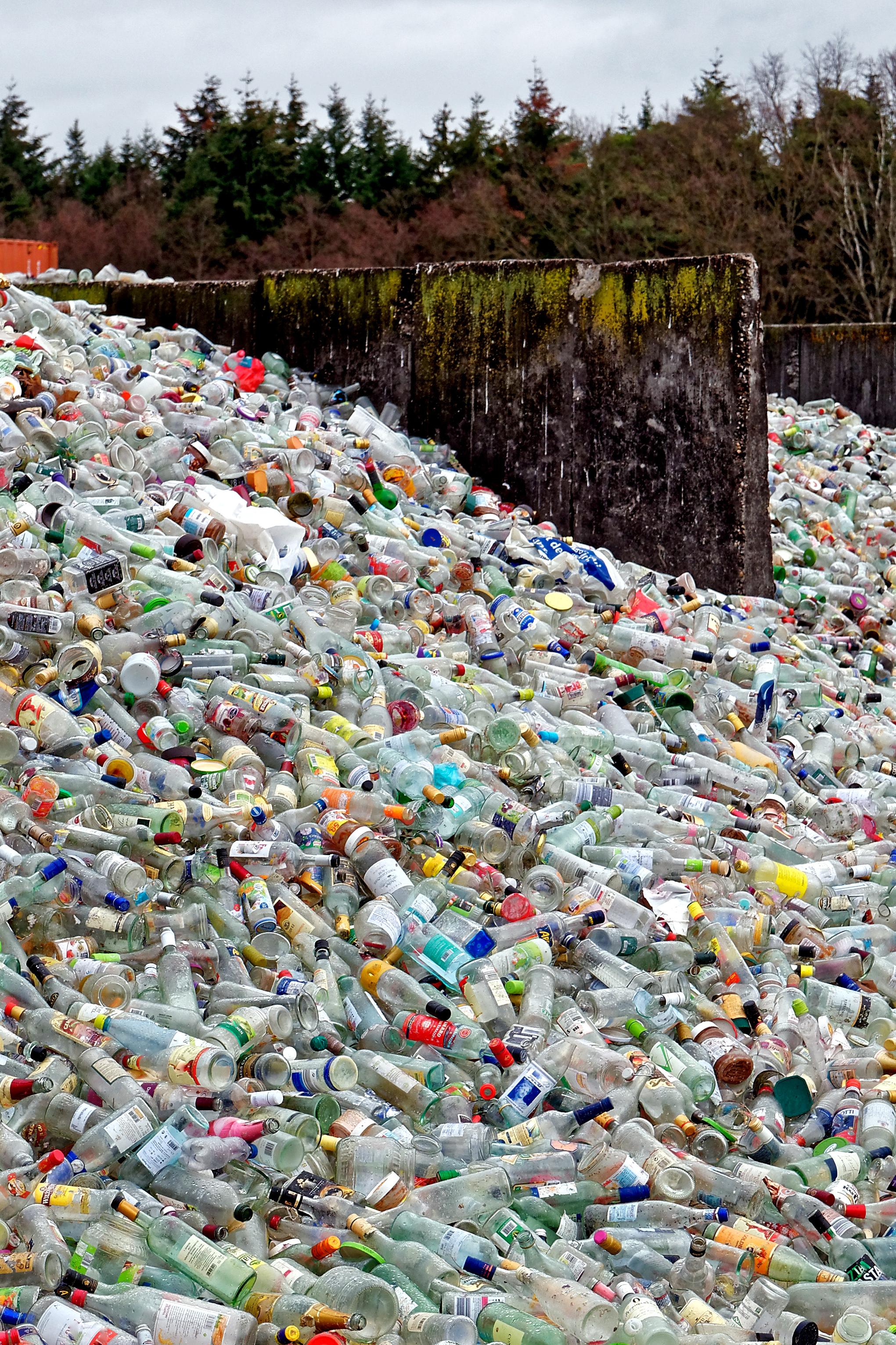 Waste exports are exploited by criminal gangs and should be banned, says environment chief