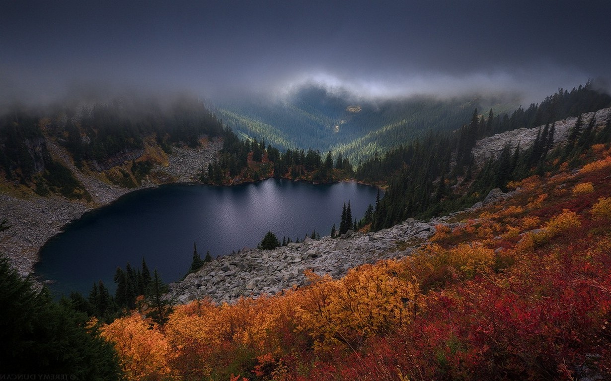 landscape, Nature, Fall, Colorful, Mountain, Lake, Pine Trees, Mist, Dark, Clouds, Shrubs, Forest, Washington State Wallpaper HD / Desktop and Mobile Background