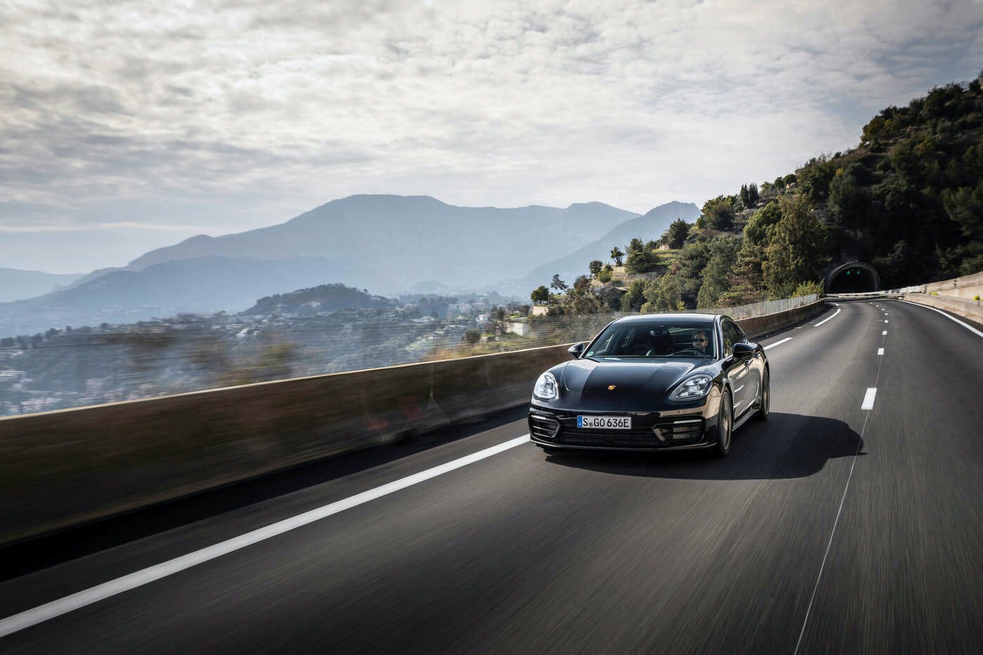 2023 Porsche Panamera Review. Pricing, Trims & Photo