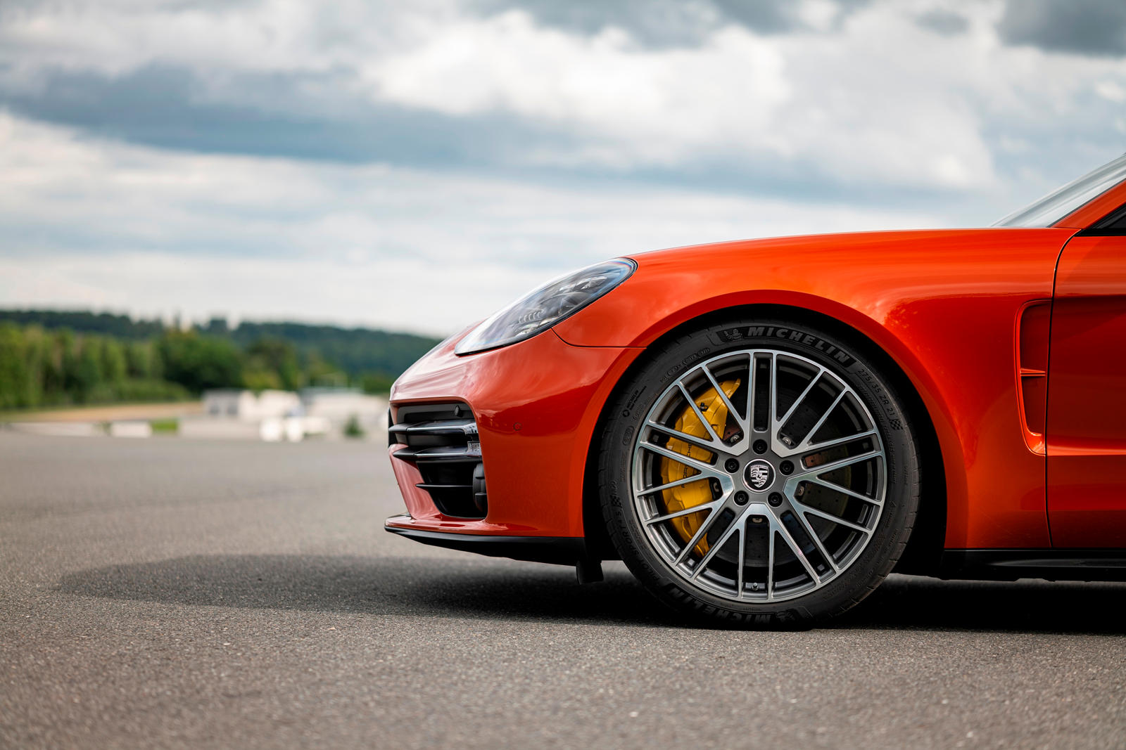 2023 Porsche Panamera Turbo Exterior Photo