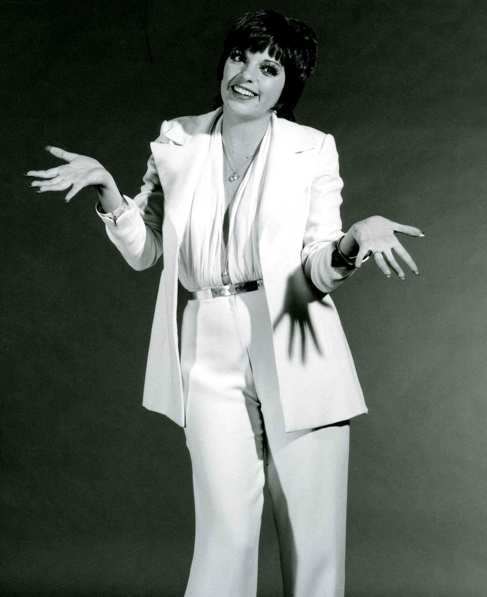 Liza Minnelli photo, pics, wallpaper. Liza minnelli, Judy garland, Actriz