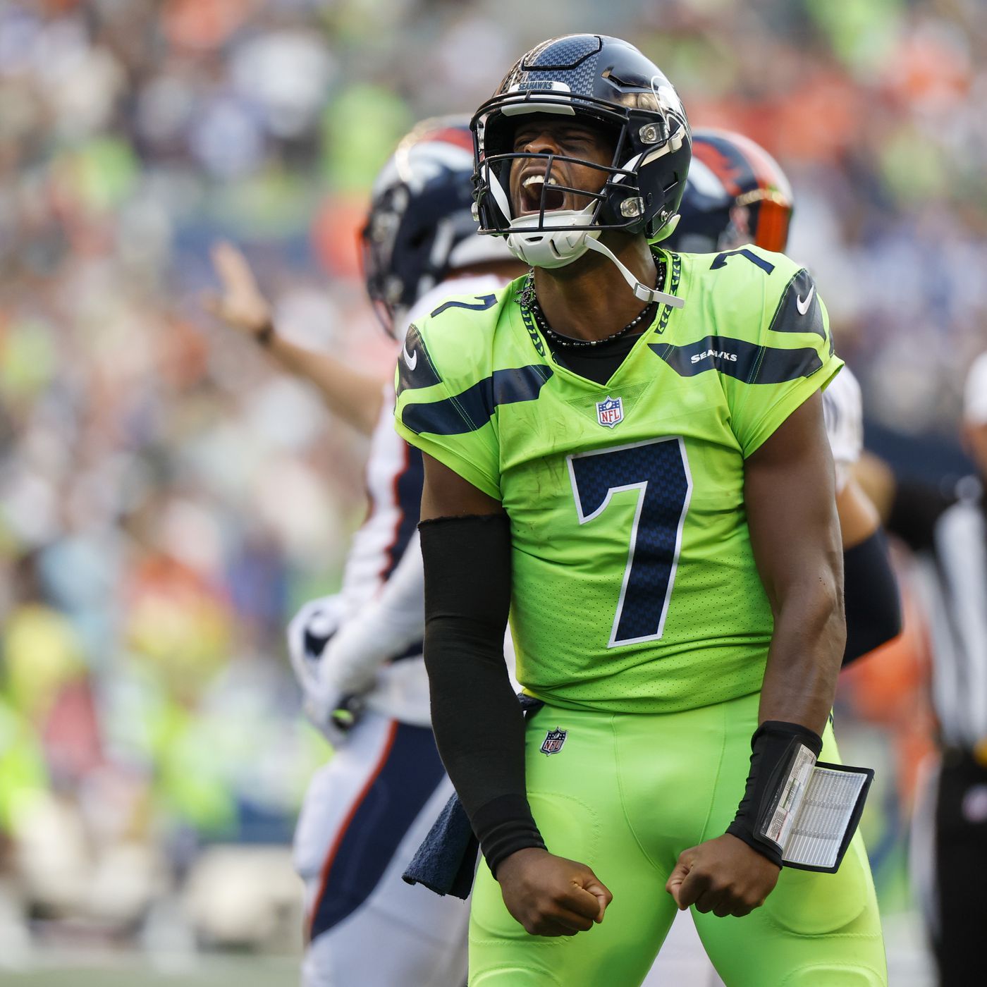 Geno Smith hears chants, relishes Seahawks opening victory – KGET 17