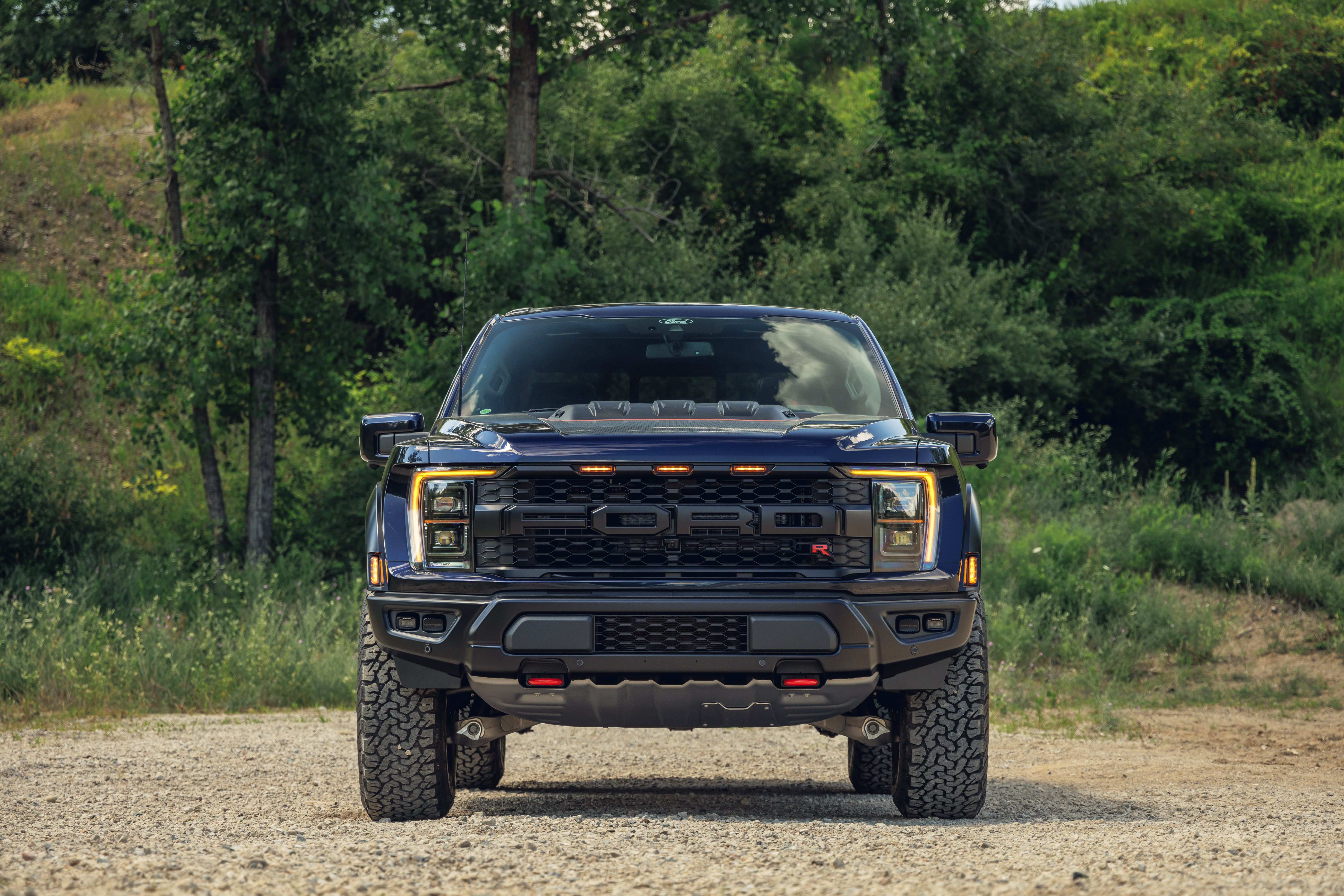 Chevrolet Tahoe Рё Ford f 150 Raptor