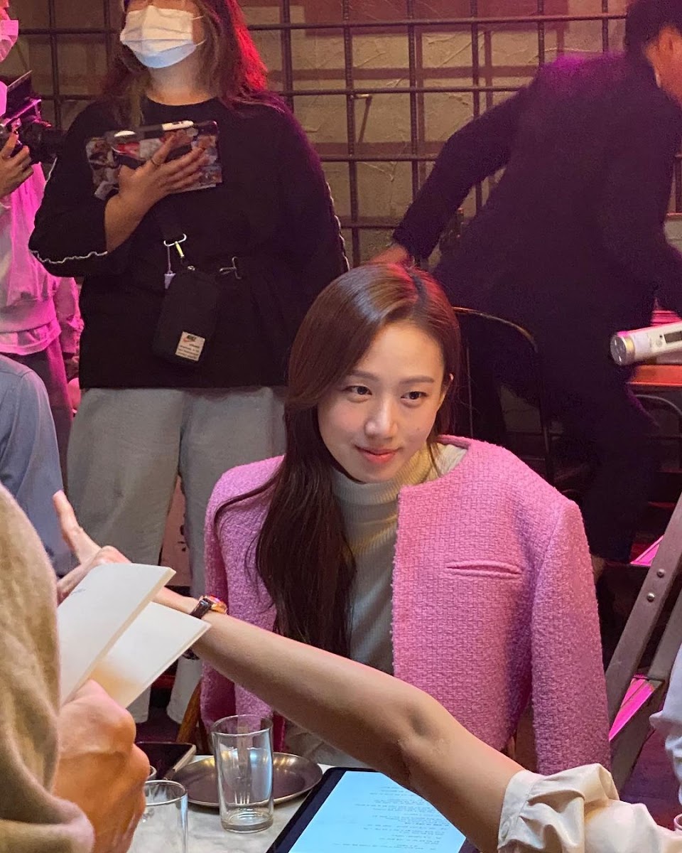 Actress Ko Sung Hee Reveals Her Stunning Engagement Photo