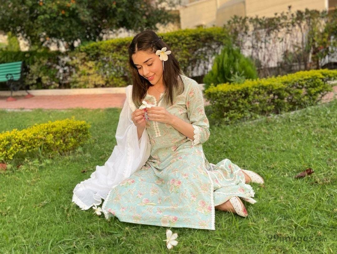 Eisha Singh HD Wallpaper (Desktop Background / Android / iPhone) (1080p, 4k) (1080x814)