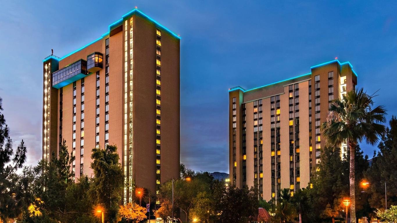 Hotel Burbank from $25. Burbank Hotel Deals & Reviews