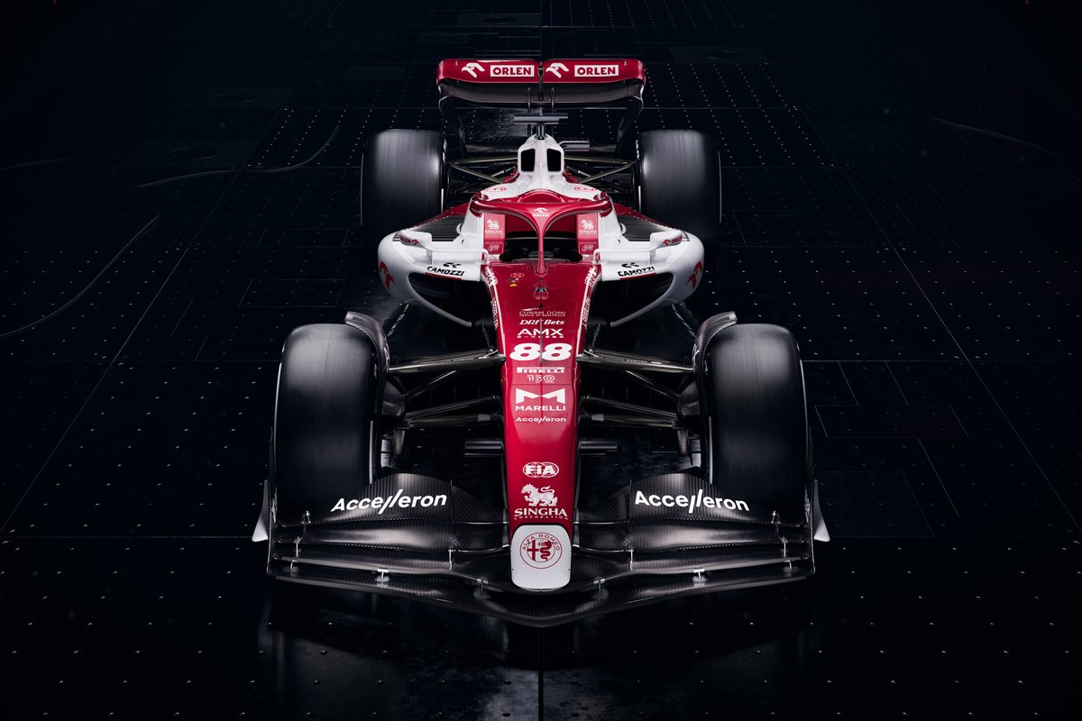 Alfa Romeo reveals new 2022 F1 C42 car livery