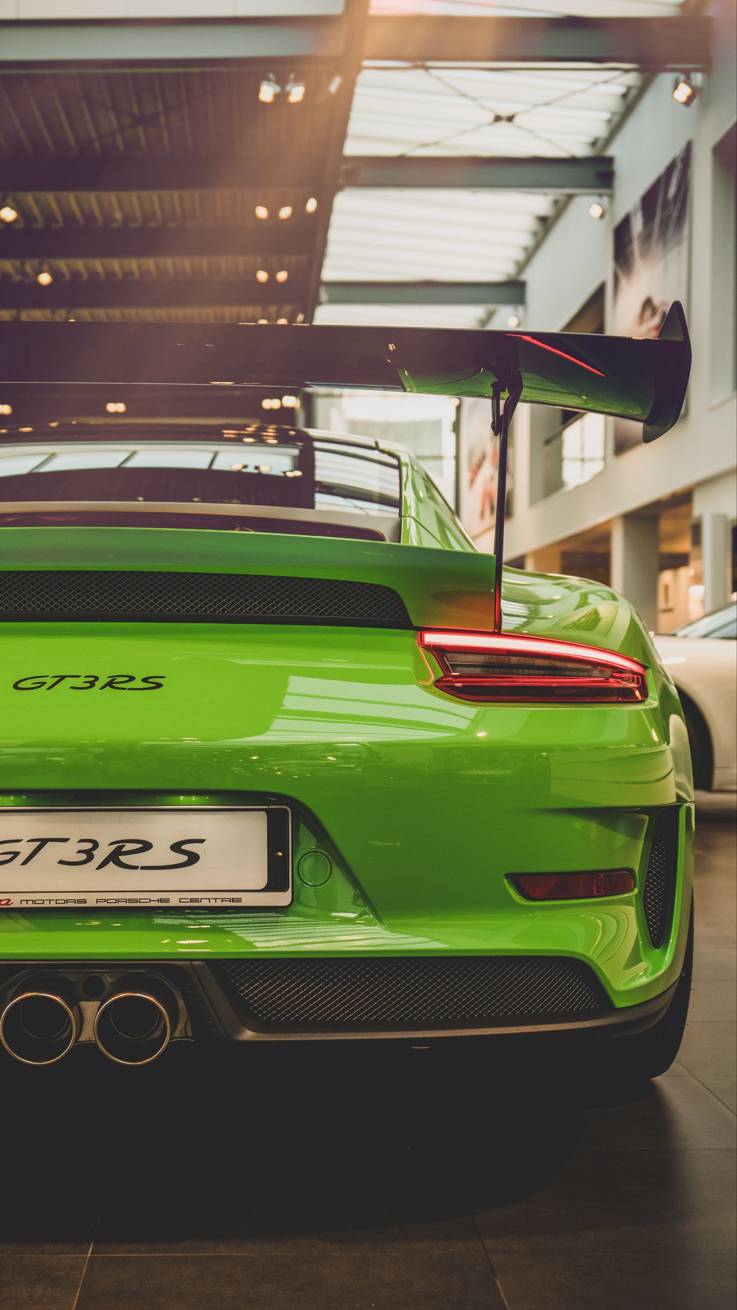 Download wallpaper 1440x2560 porsche 911 gt3 rs, porsche 911, porsche, green, rear view qhd samsung galaxy s6, s7, edge, note, lg g4 HD background