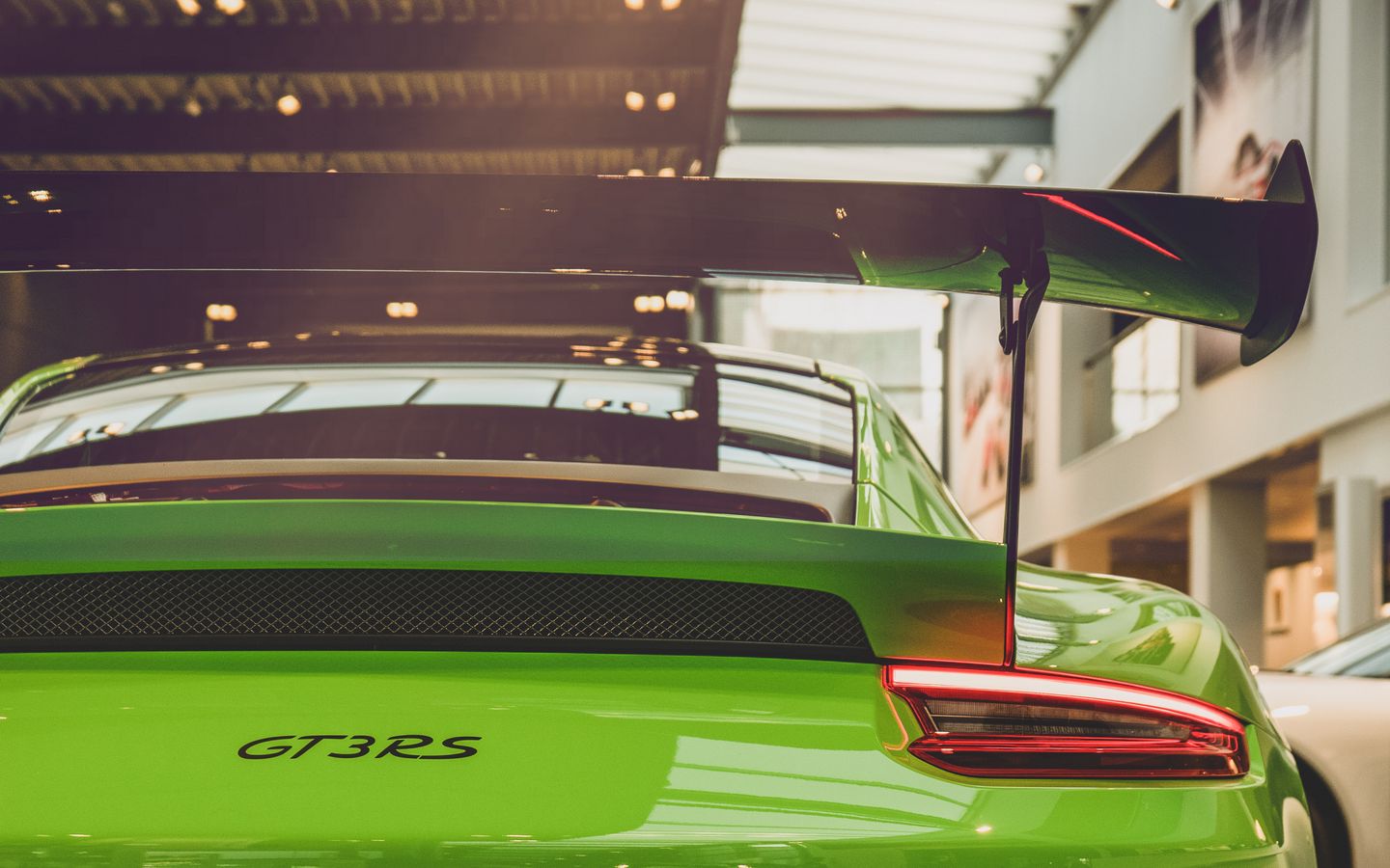 Download wallpaper 1440x900 porsche 911 gt3 rs, porsche 911, porsche, green, rear view widescreen 16:10 HD background