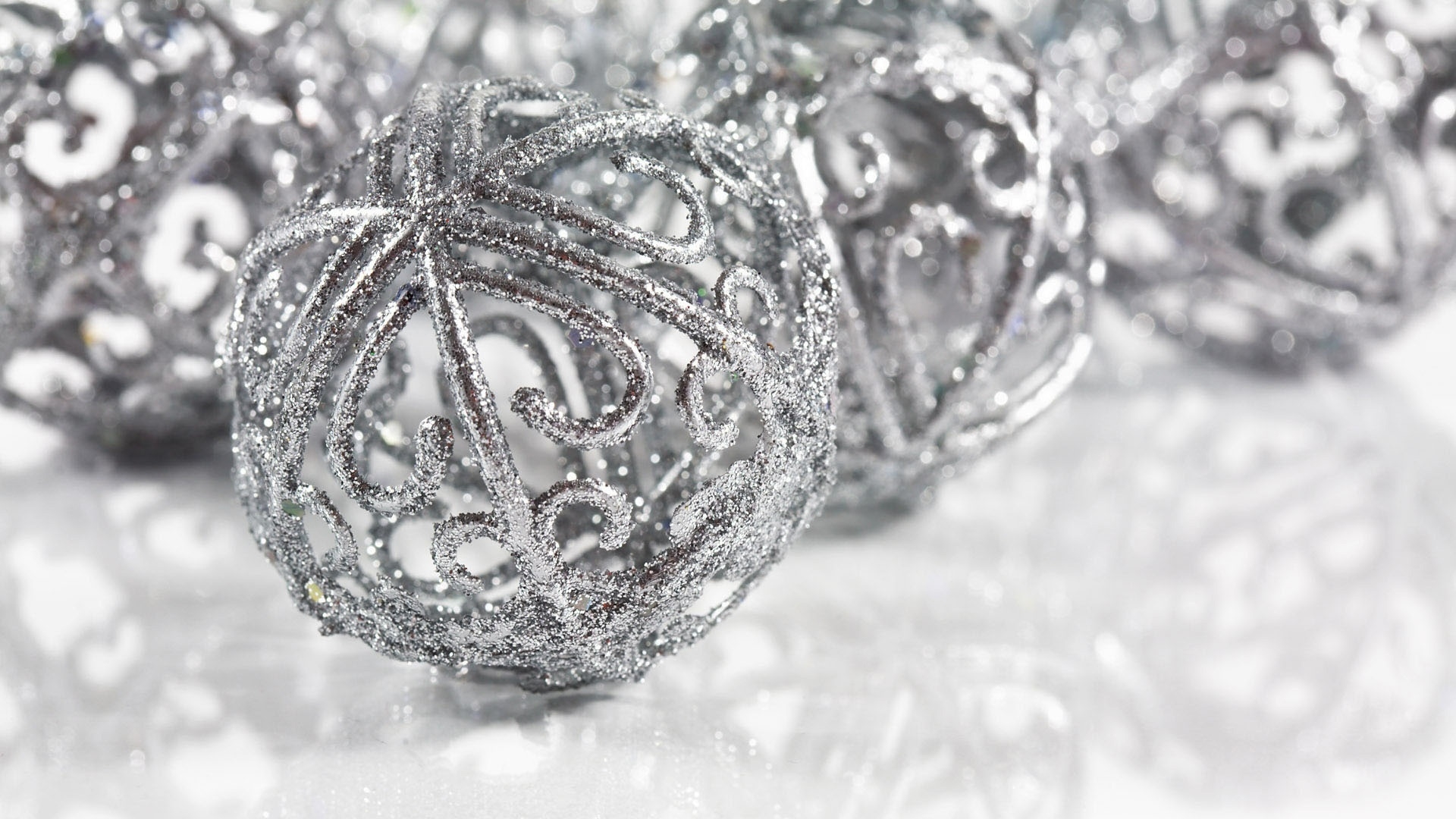 Silver Christmas globes wallpaper. Silver Christmas globes