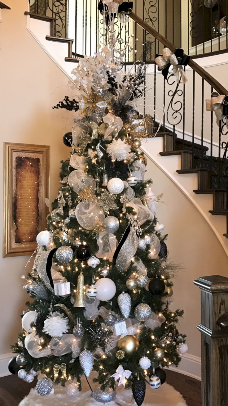 Awesome Silver and White Christmas Tree Decorating Ideas.com. Black christmas decorations, White christmas tree decorations, Gold christmas decorations