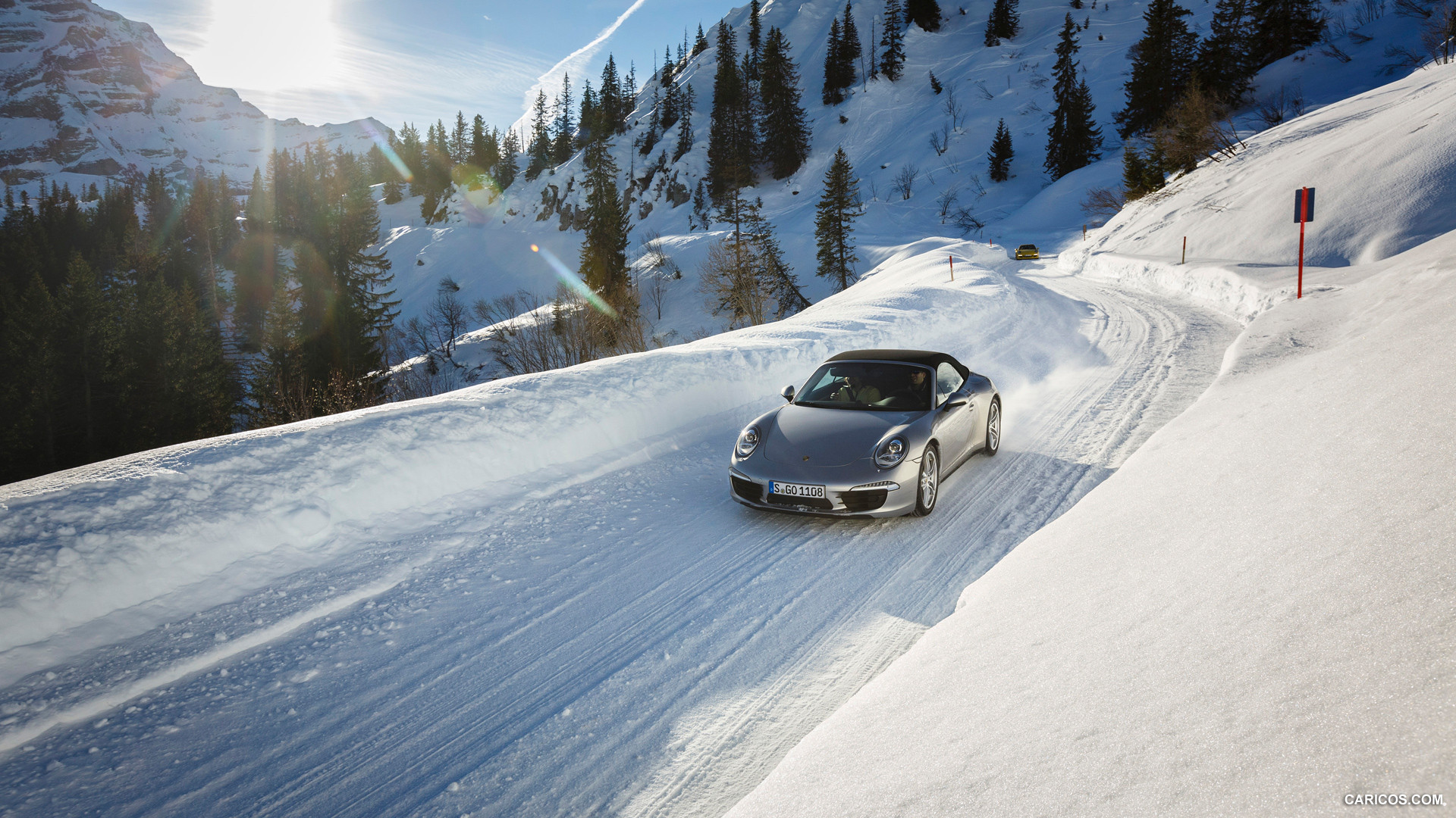 Porsche 911 Carrera 4S in Snow