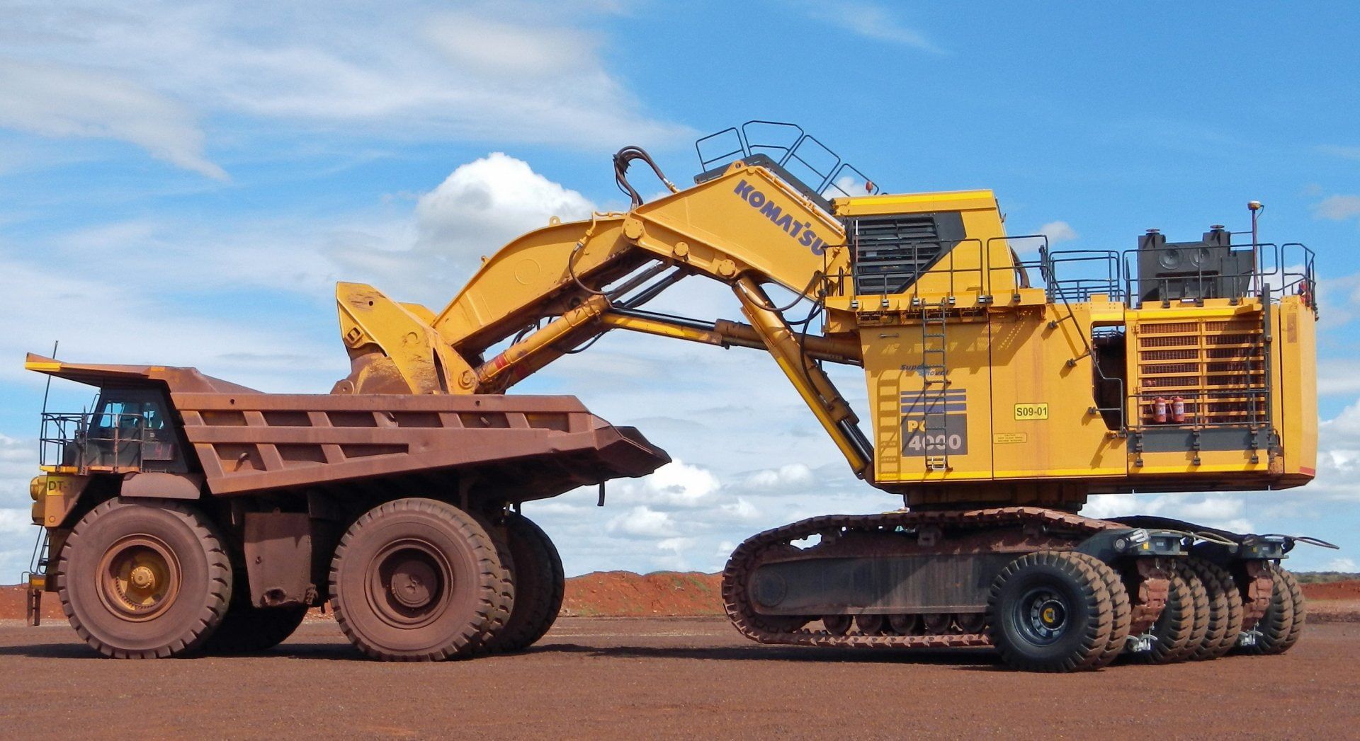 Vehicles #Excavator Dump Truck Komatsu PC4000 P #wallpaper #hdwallpaper #desktop. Dump truck, Excavator, Trucks