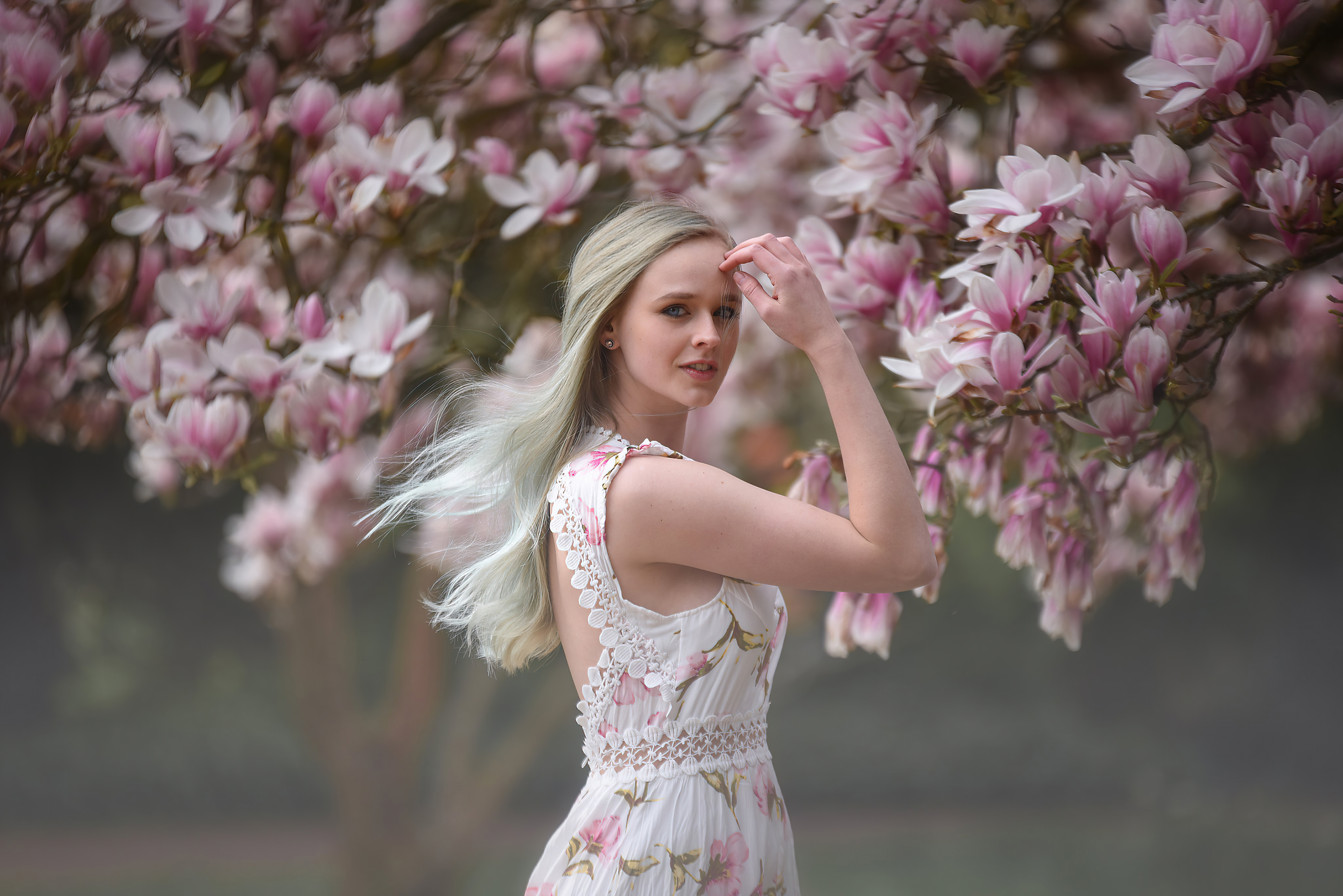 Wallpaper 4k Women In Nature 4k Wallpaper