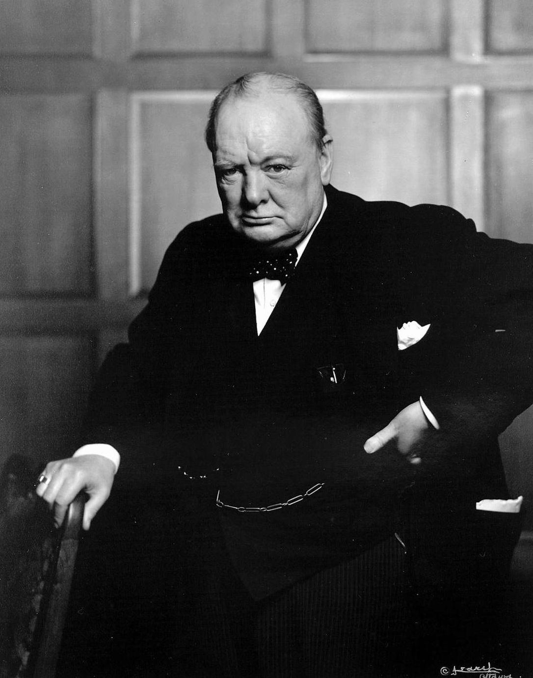 Famed portrait of Winston Churchill stolen in Ottawa