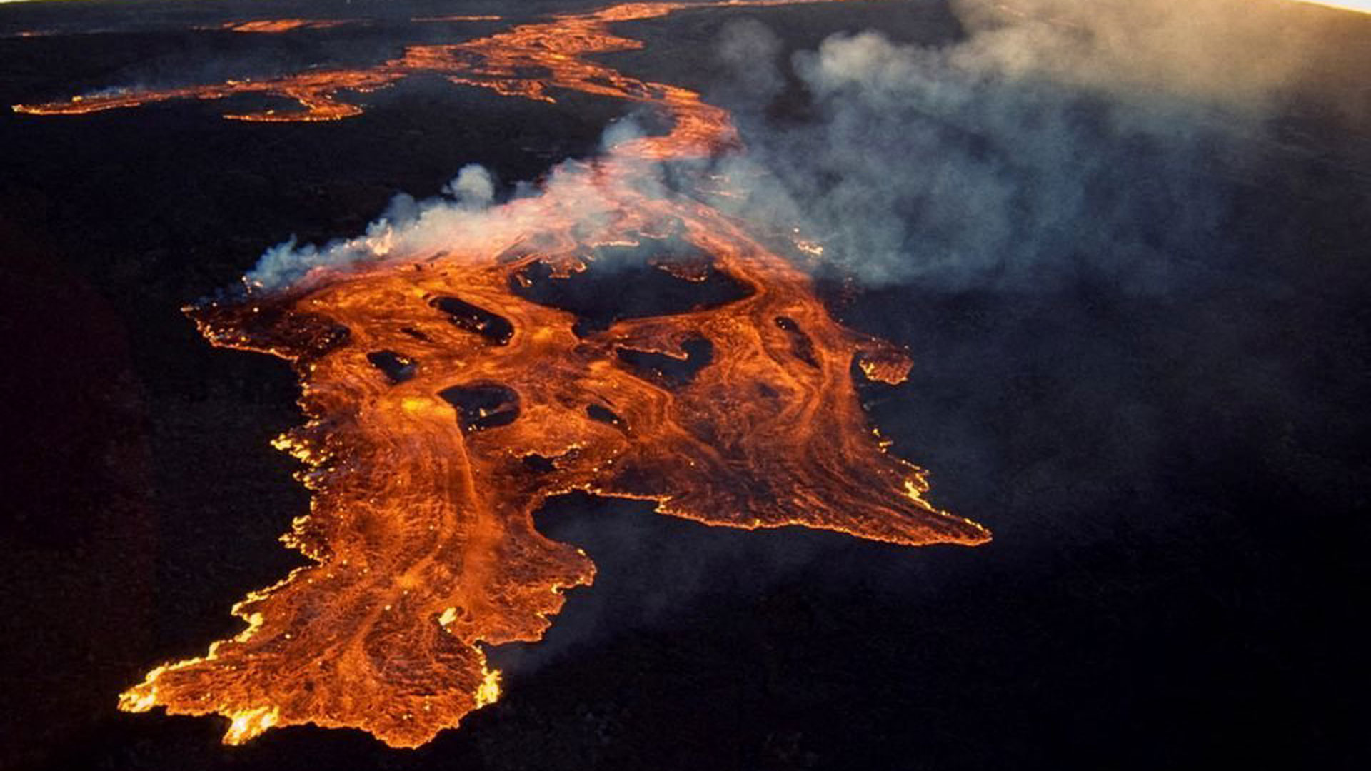 World's largest active volcano, Mauna Loa, erupts in Hawaii
