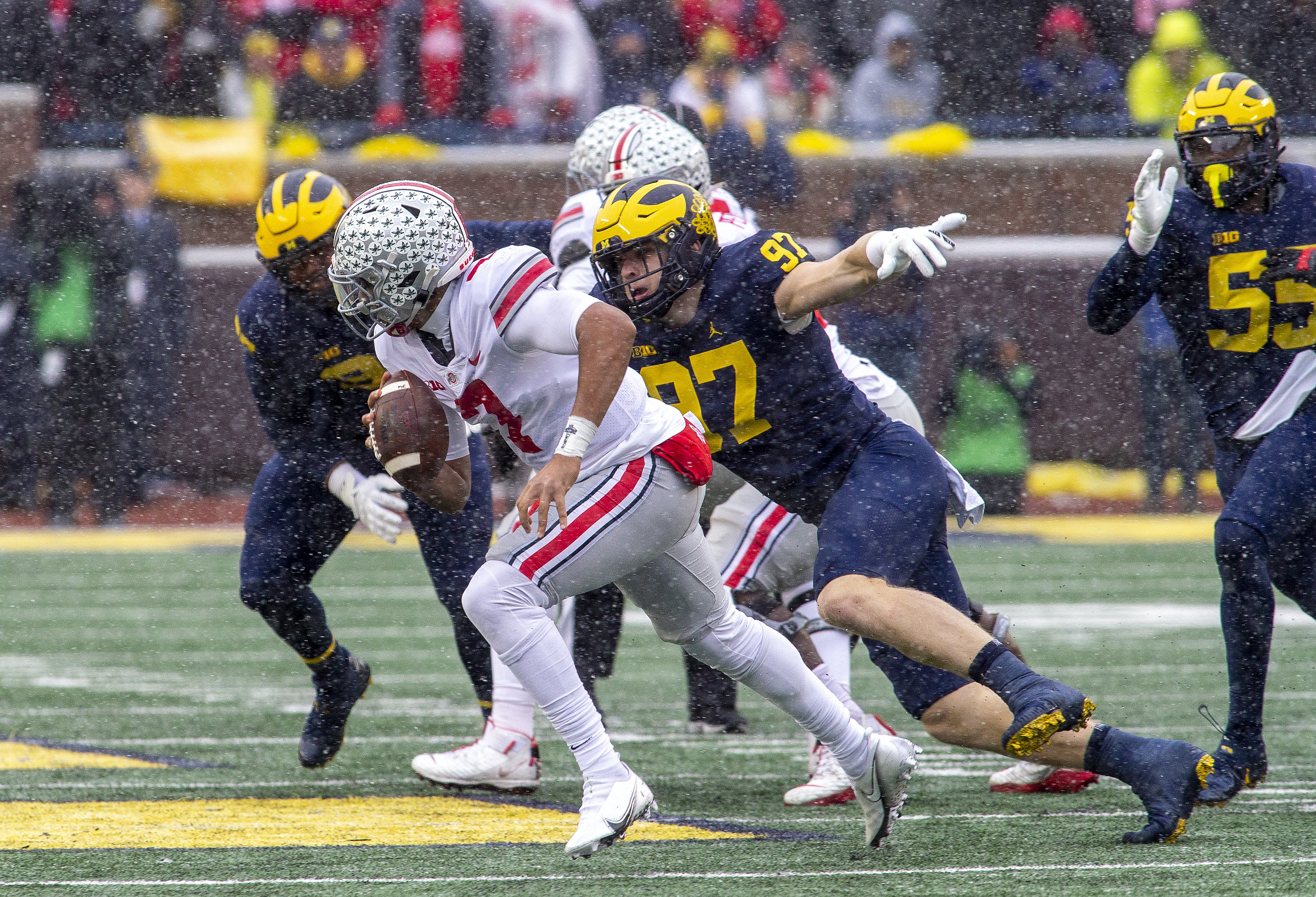 Michigan football star Aidan Hutchinson named Heisman Trophy finalist