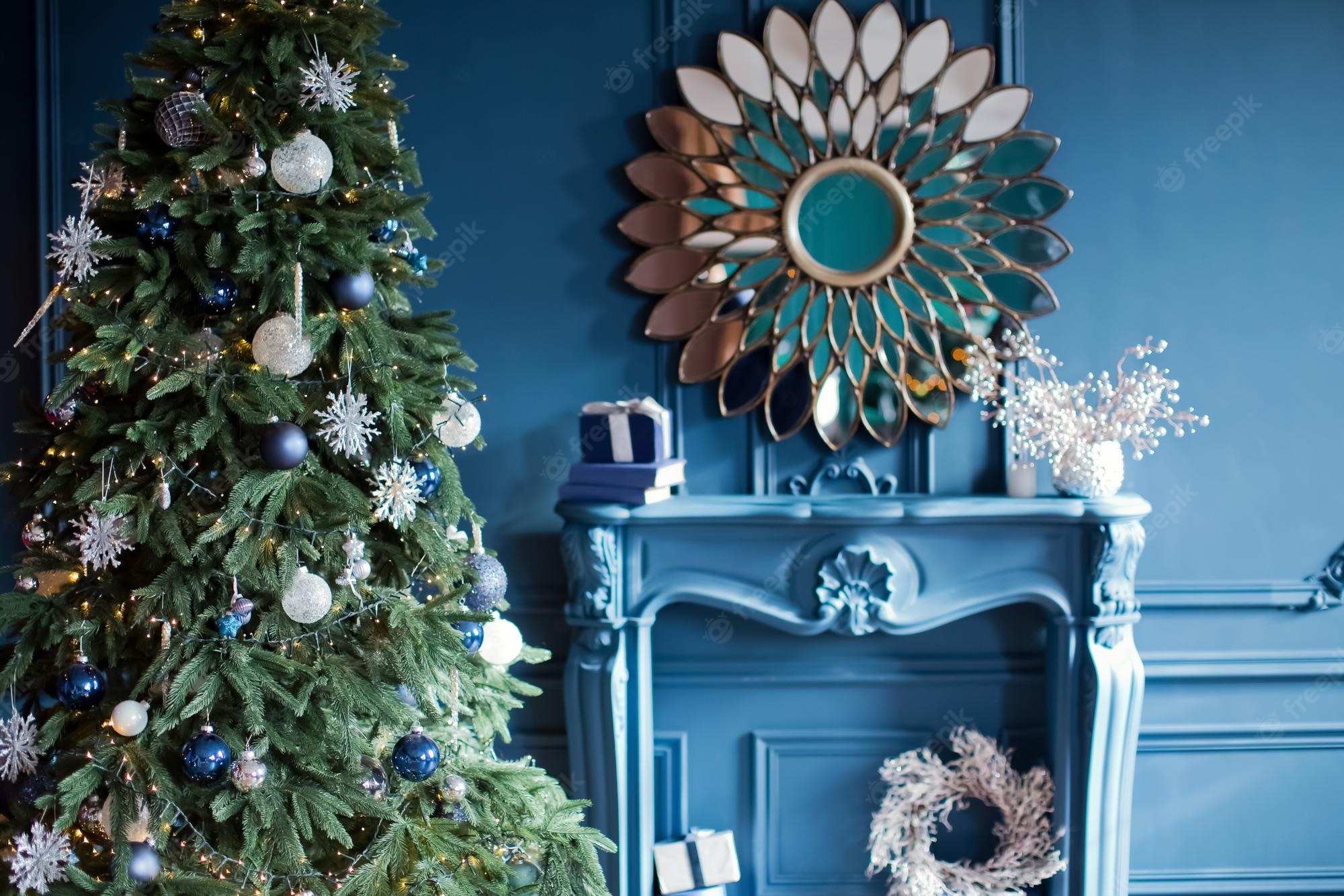 Premium Photo. Blue and silver christmas interior living room with blue walls blue sofa and silver and blue christmas decorations on christmas tree