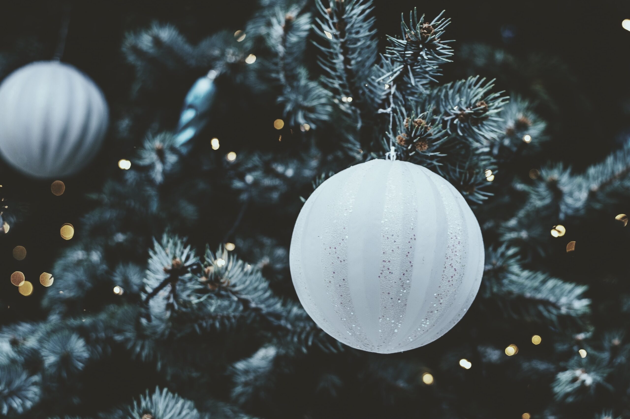 The Best Monochrome Christmas Tree Decorations