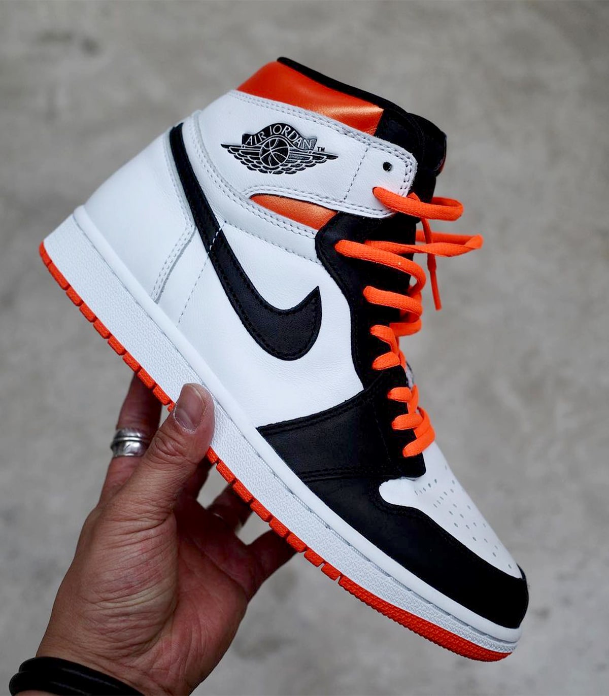 electro orange jordan 1 outfits
