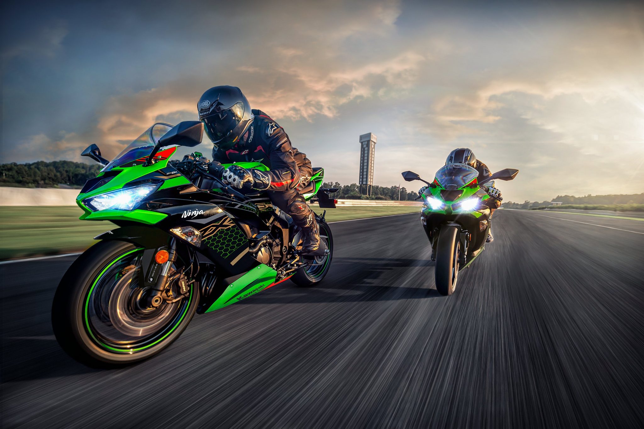 Kawasaki Ninja ZX 6r девушка