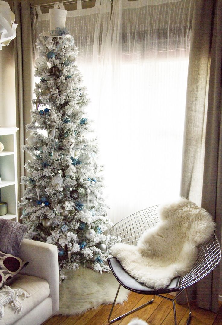 SwingNCocoa: White Christmas Tree. Slim christmas tree, Pencil christmas tree, Christmas tree wallpaper