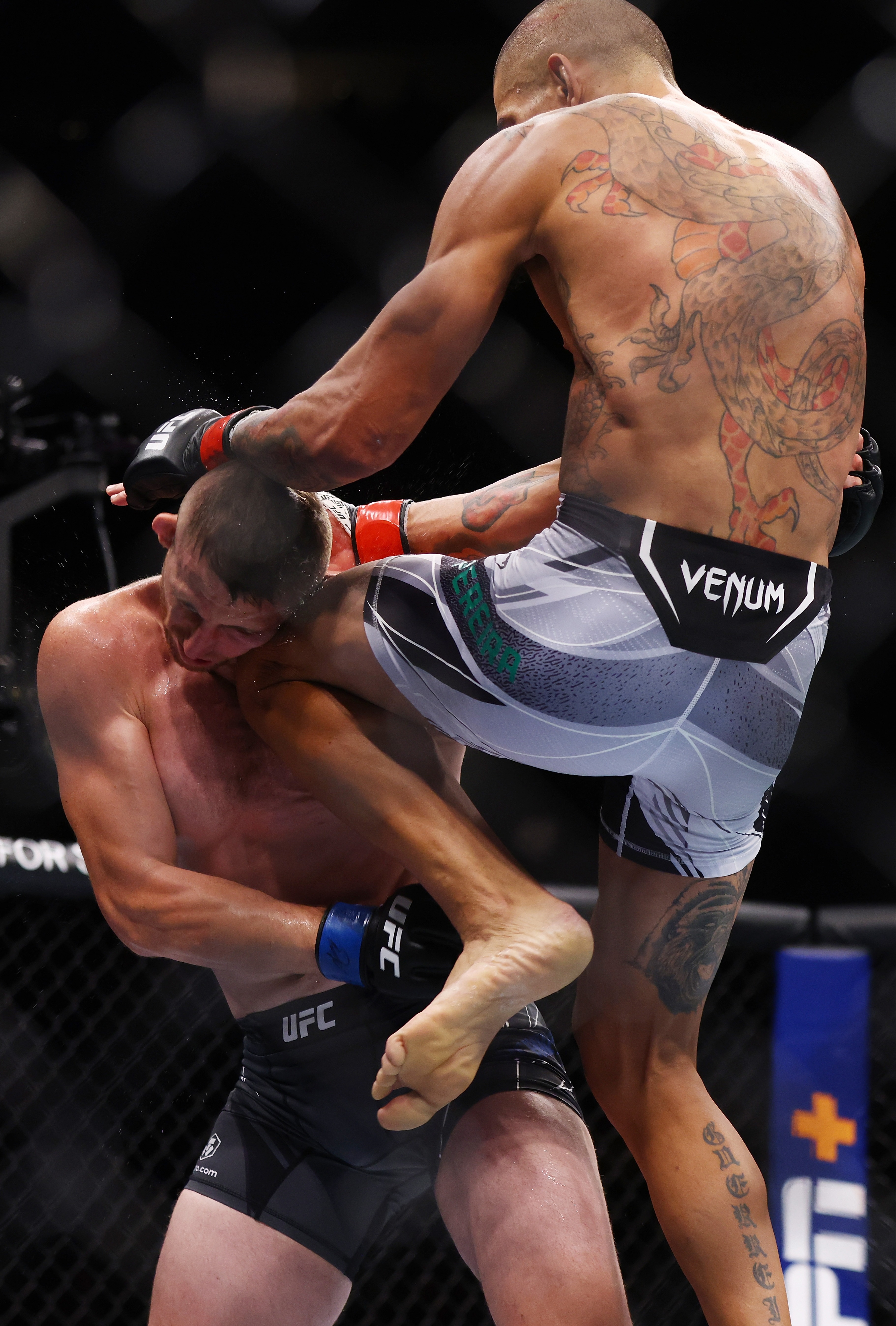 Watch Alex Pereira secure stunning UFC debut KO with brutal knee to face of Andreas Michailidis