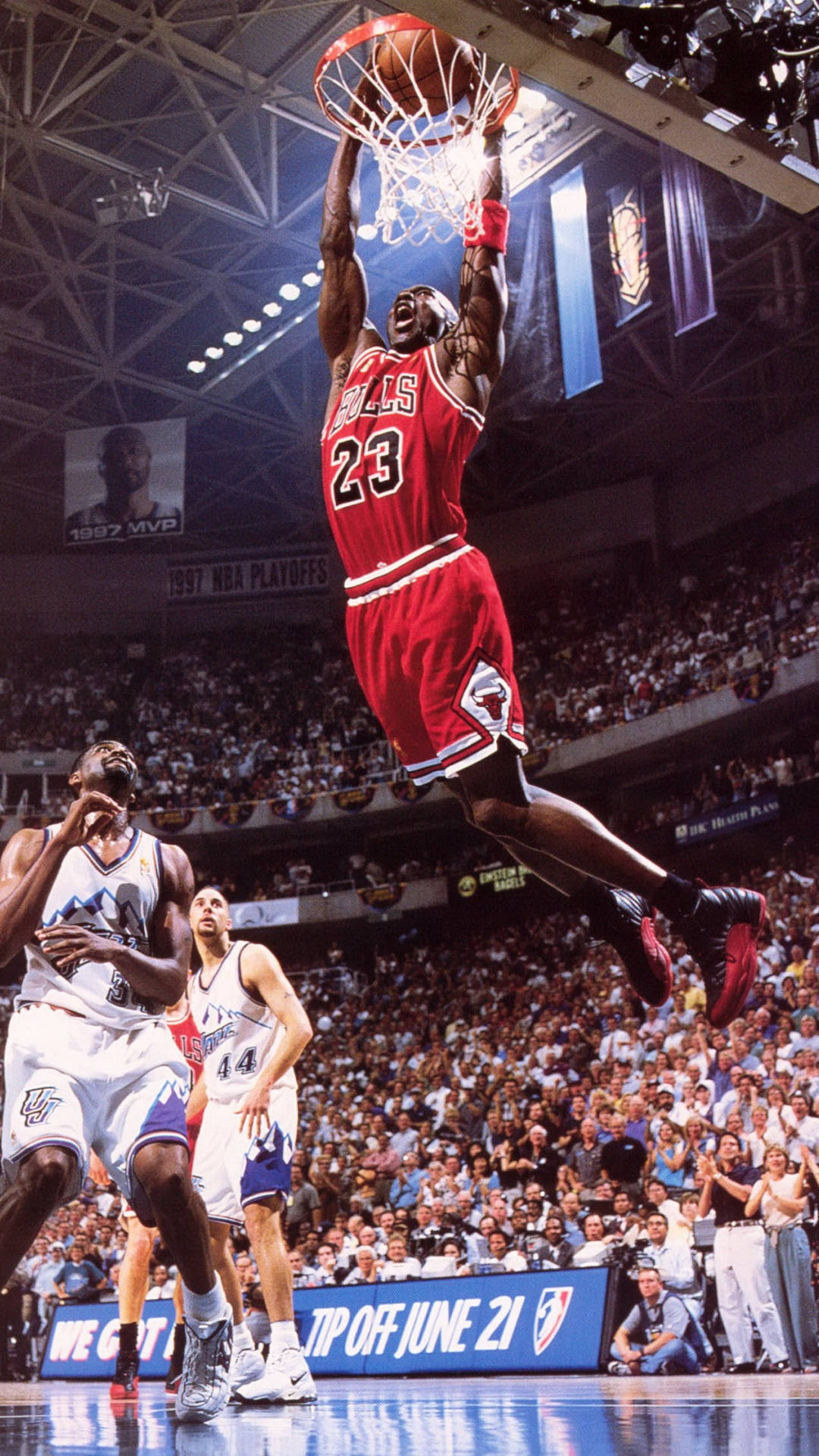 Download Chicago Bulls Jordan Dunking Wallpaper