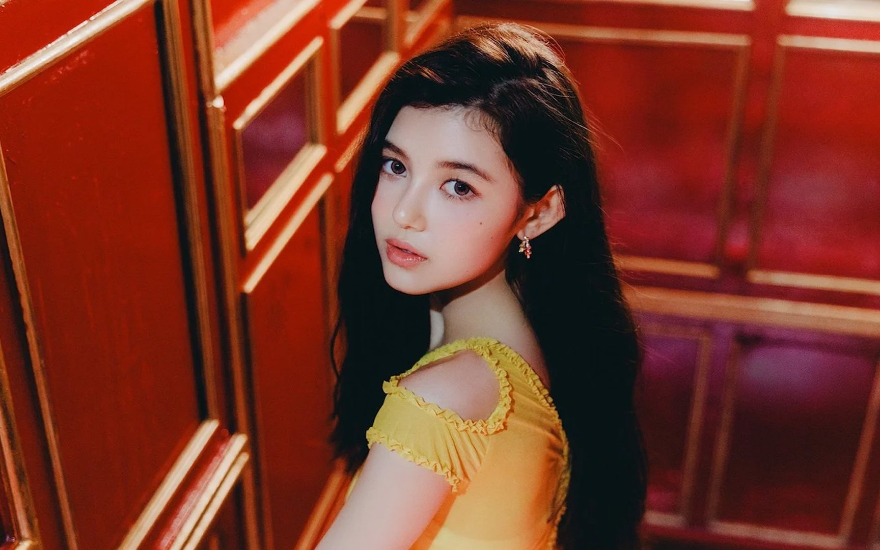 NewJeans' Danielle is gaining popularity with females as fans say she has the visuals to star in a Disney high teen drama