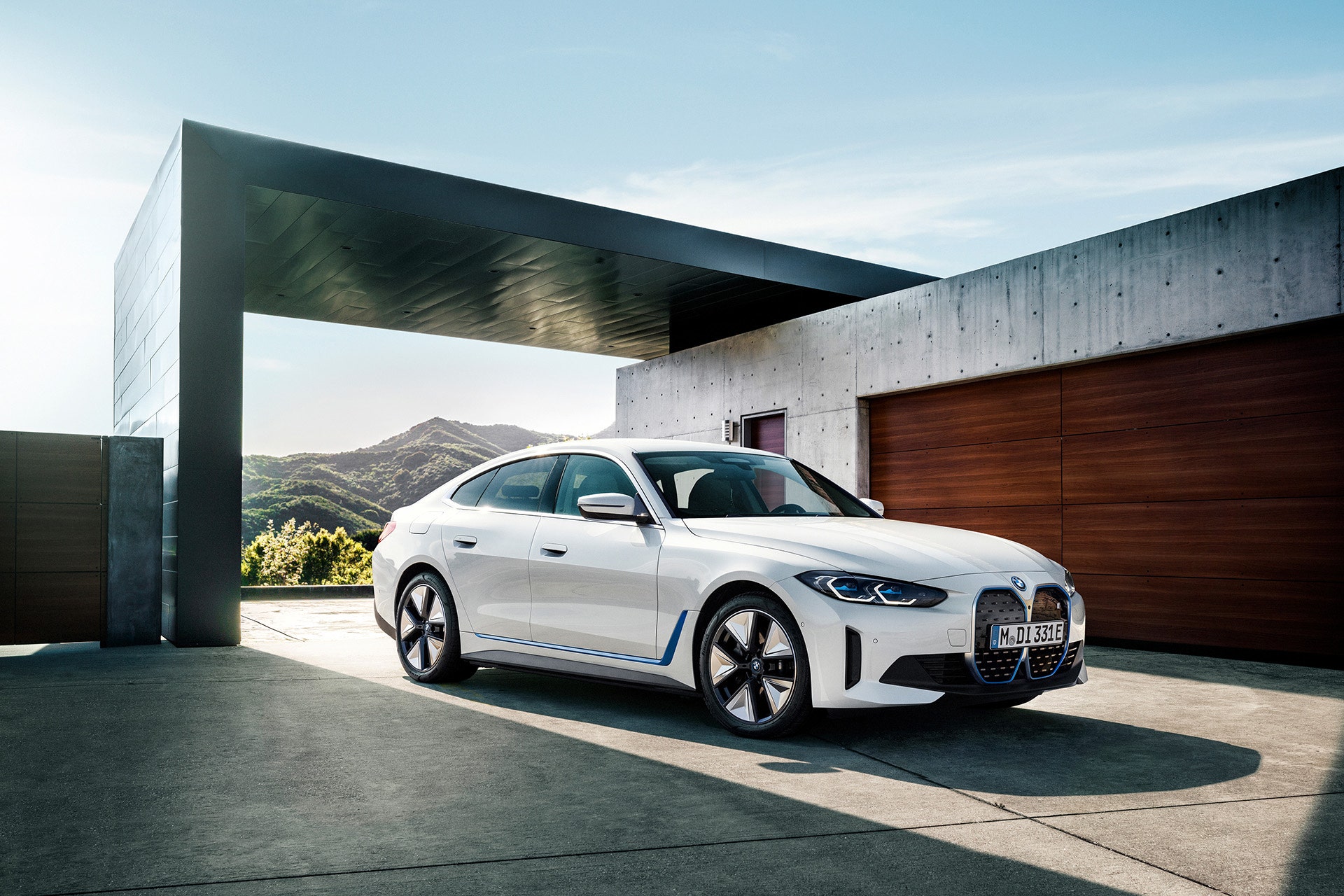 Ian Livingstone reviews the new BMW i4 M50