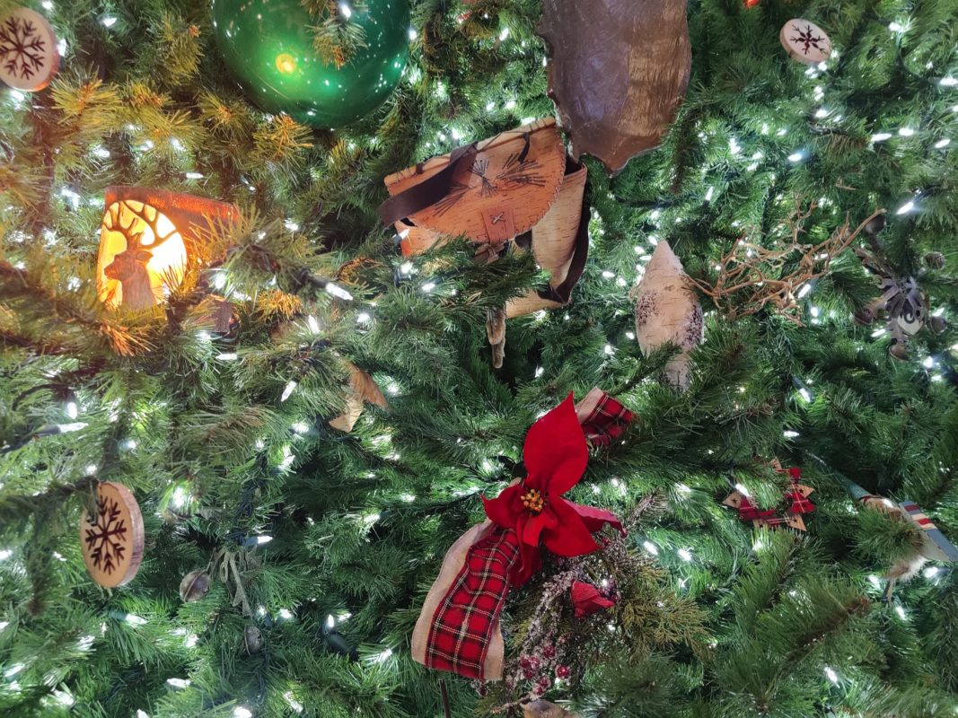 PHOTOS: Massive Six Story Christmas Tree & Other Decor Returns To Disney's Wilderness Lodge News Today