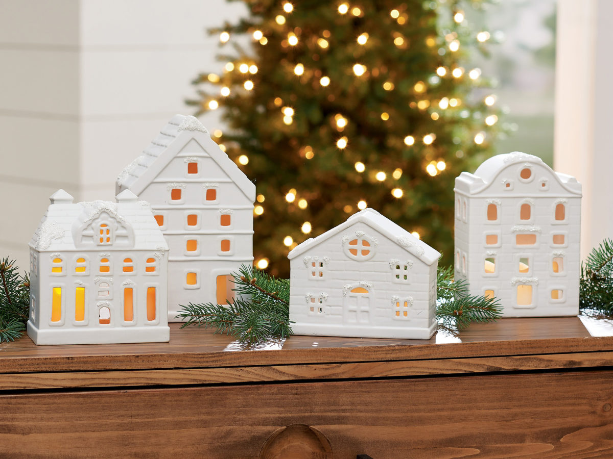 Christmas Mantel Decor by Style: Cottagecore, Modern, or Rustic?