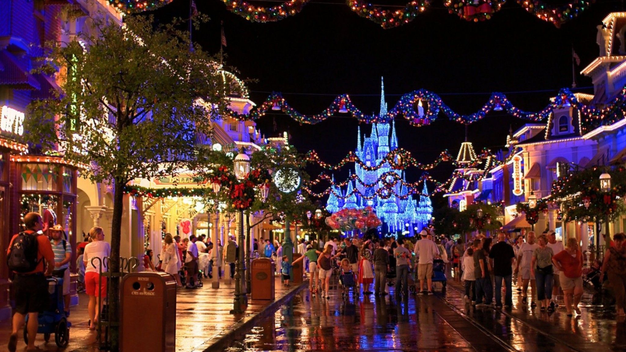 Disney World Christmas Wallpaper Free Disney World Christmas Background
